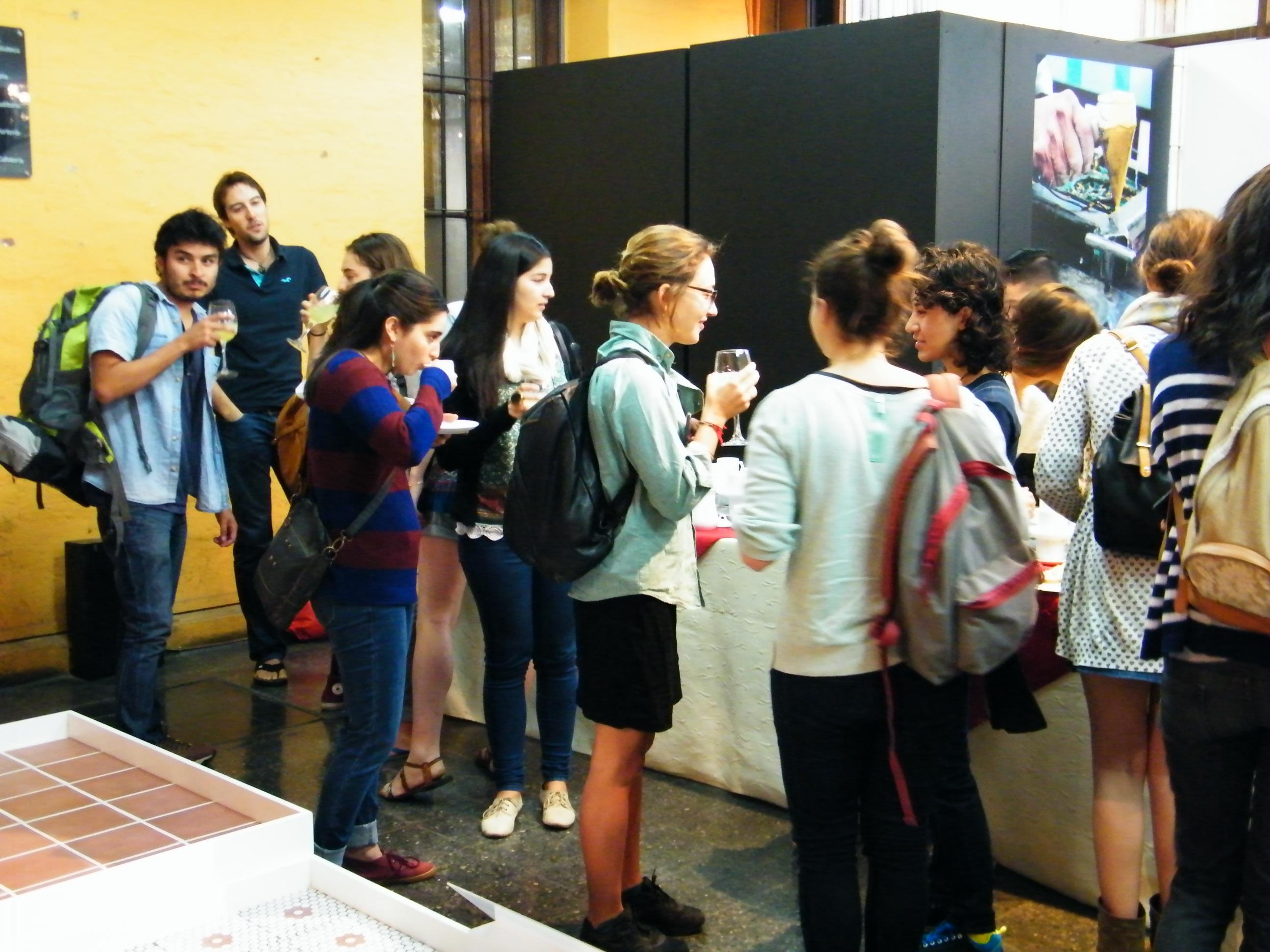 Estudiantes de intercambio FAU en desayuno