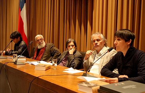 En la foto: Alejandra Araya, dir. Archivo Central Andrés Bello; Jorge Montealegre, dir. Extensión USACH; Hugo Rivera-Scott, dir. Depto. de Diseño FAU; y Gonzalo Badal, dir. editorial sello Ocho Libros