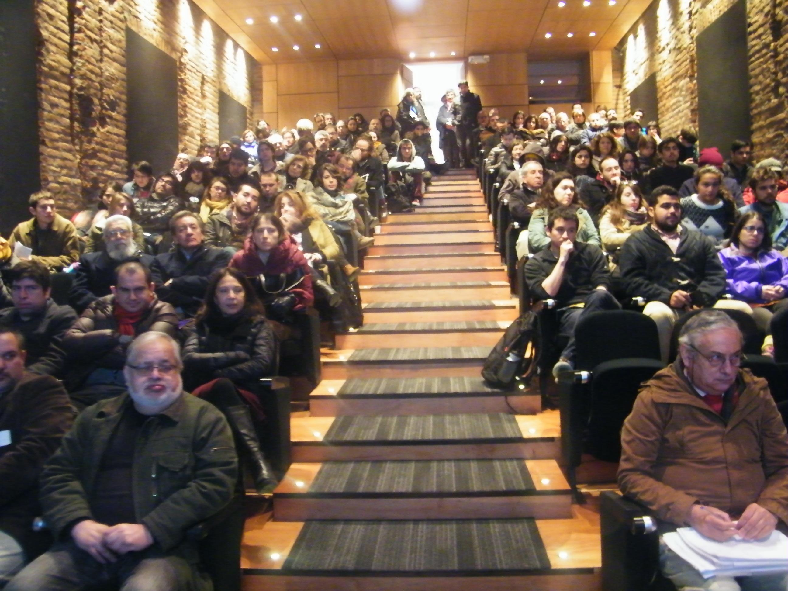 Gran cantidad de estudiantes, académicos y funcionarios asistieron a la primera jornada.