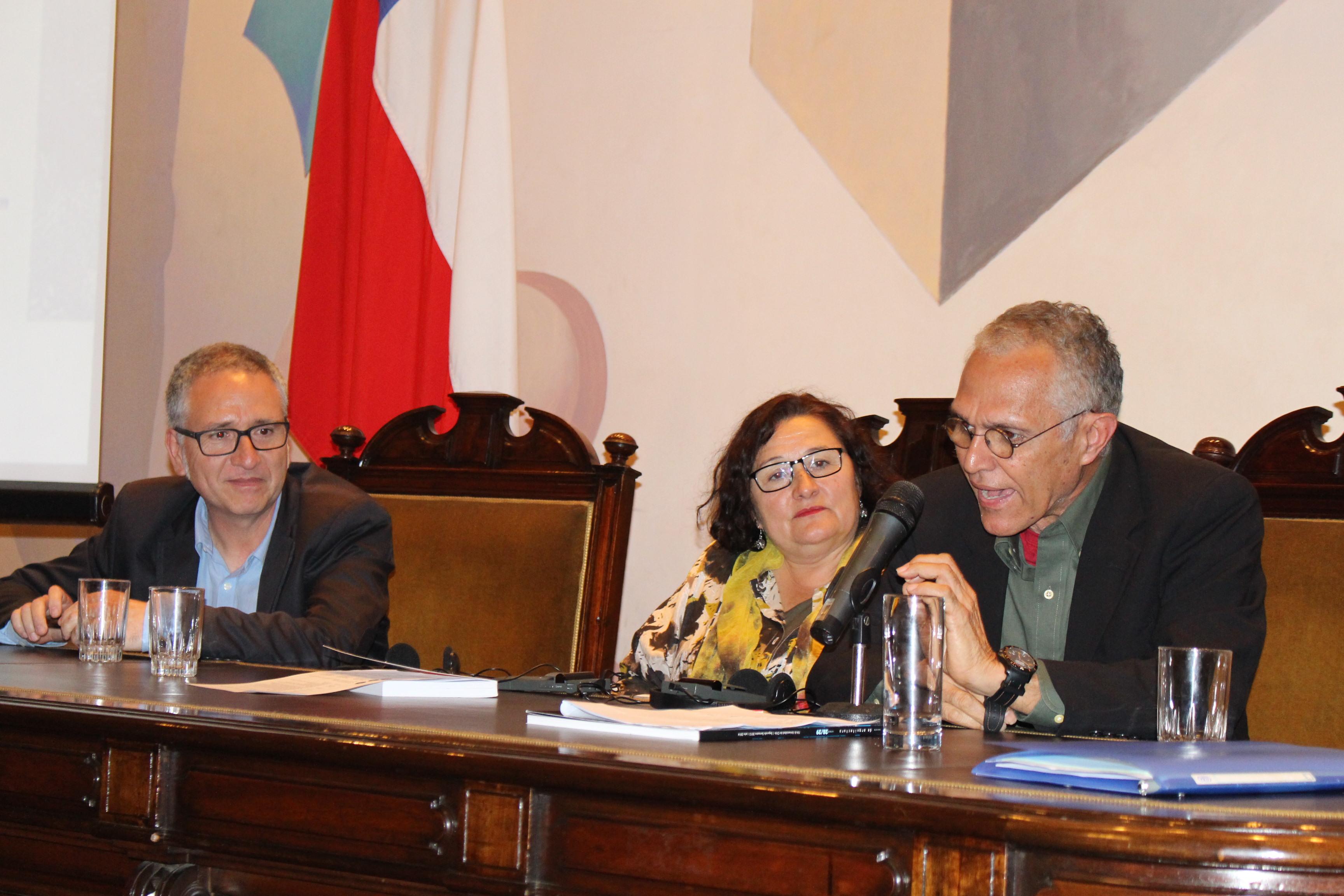 De izquierda a derecha: Jorge Larenas, Irene Molina y Edwin Quiles.