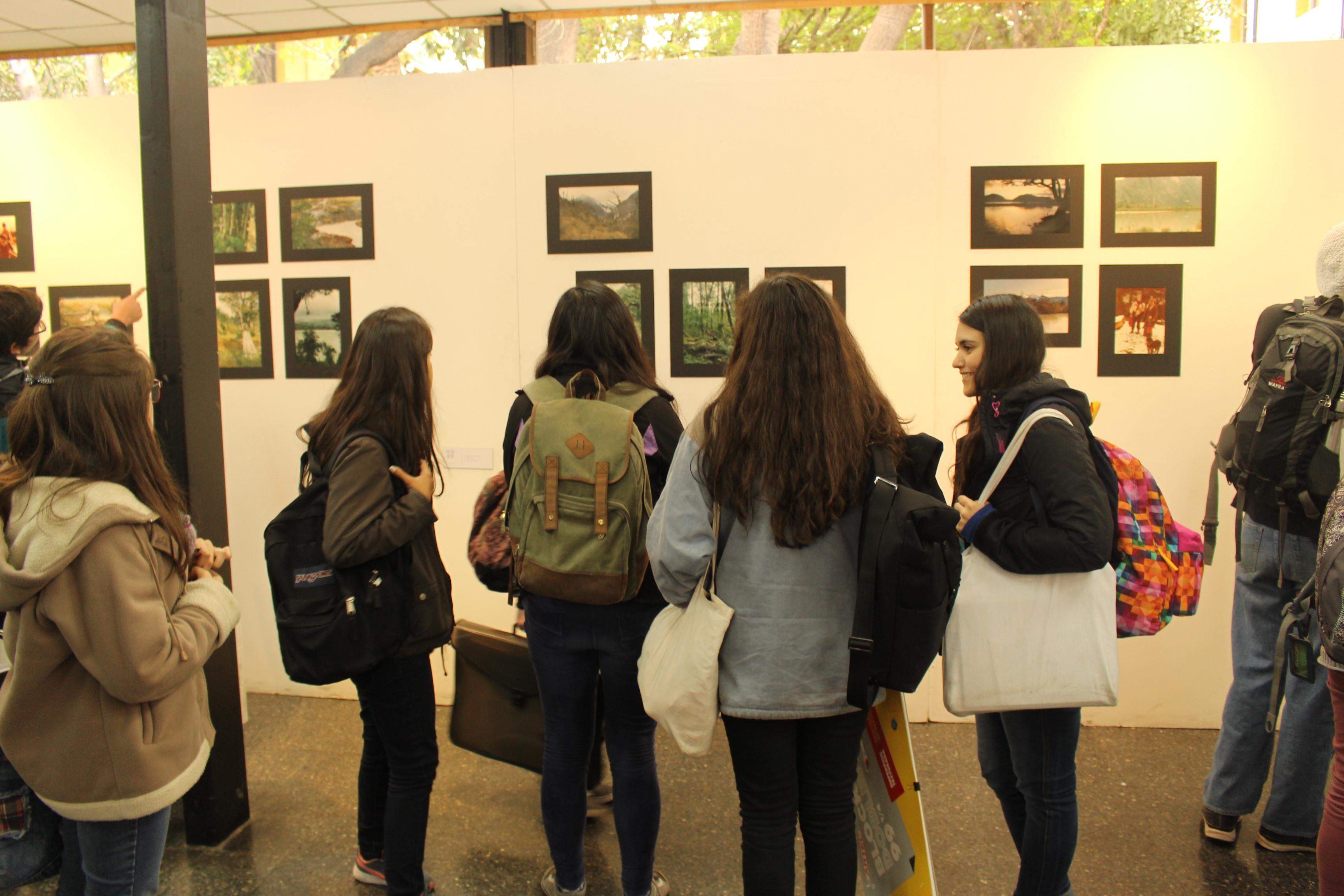 La exposición se encuentra abierta a todo público en el Hall Central de la FAU.