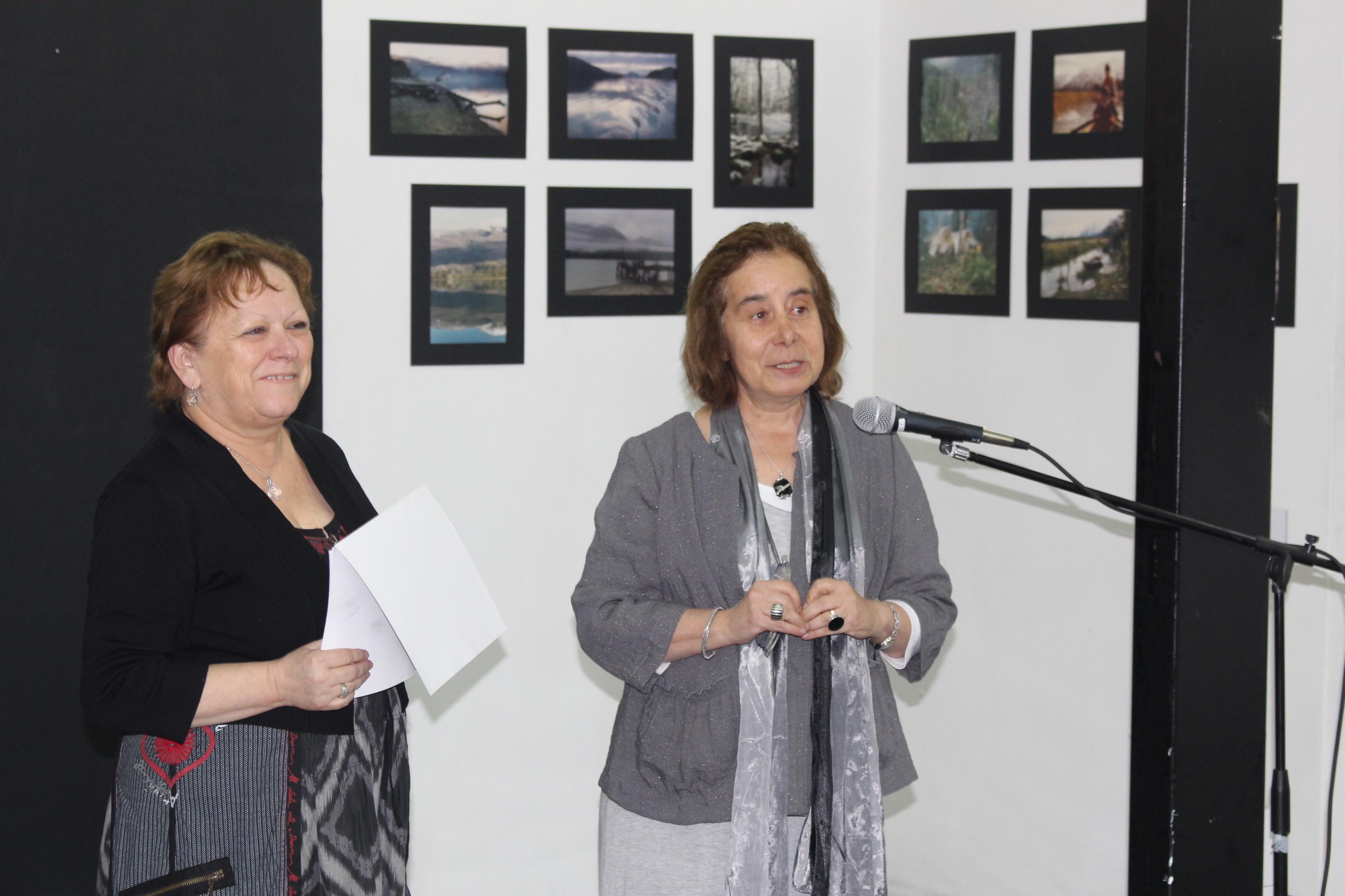 Profesora María Eugenia Pallares y decana Marcela Pizzi.