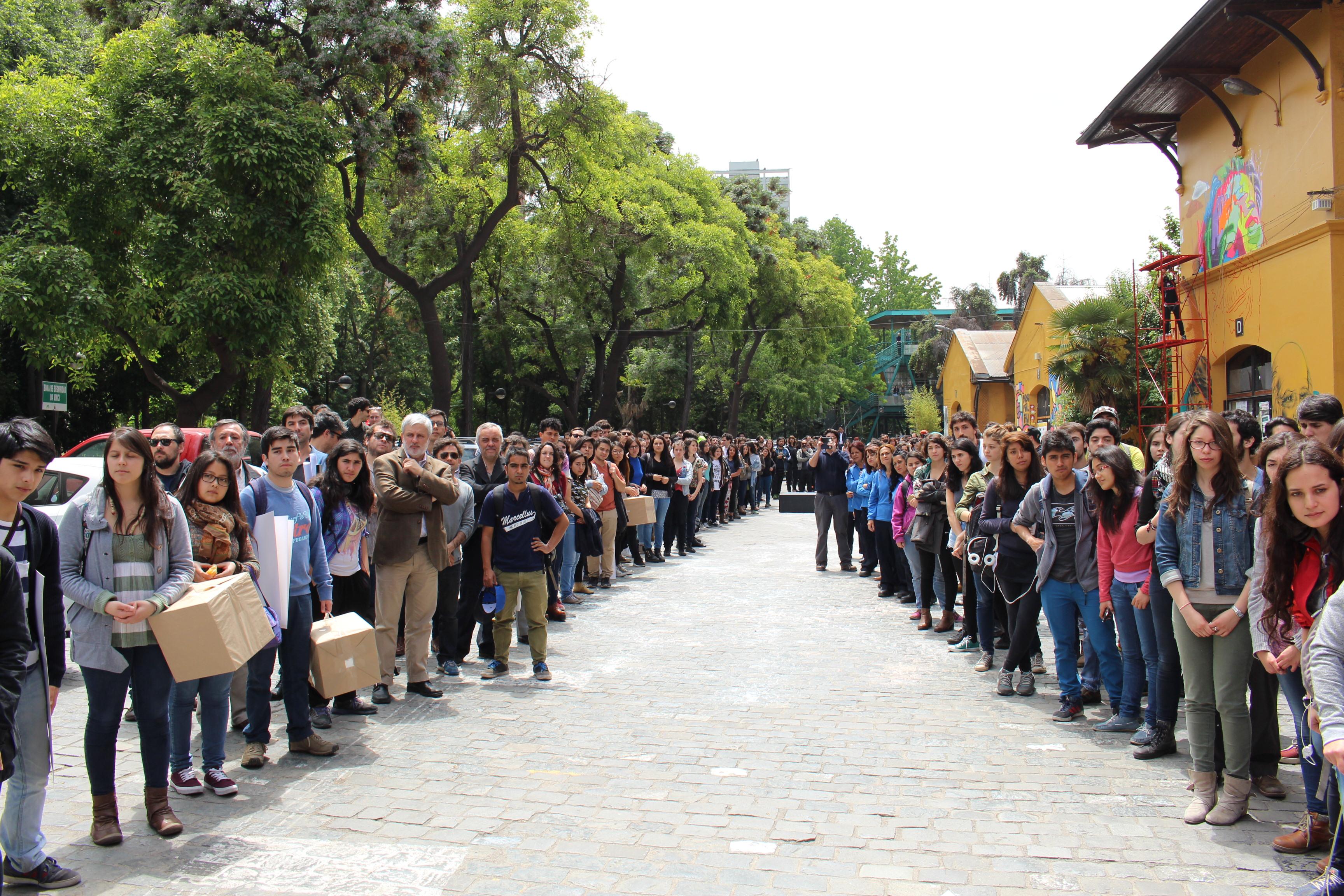 Cientos de personas acompañaron sus restos en el camino al acto