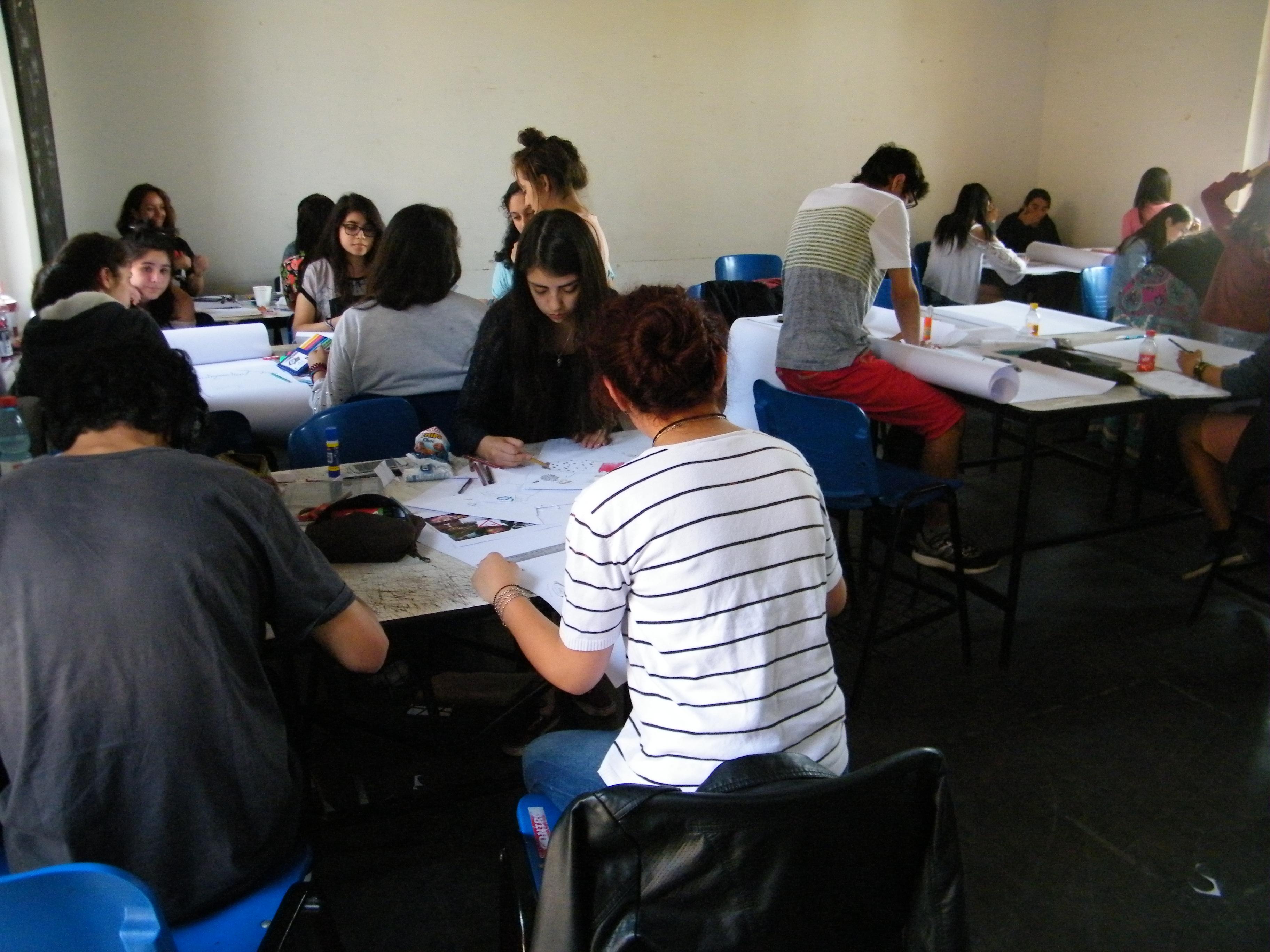 Los asistentes a la Escuela también trabajaron en el área de Diseño.