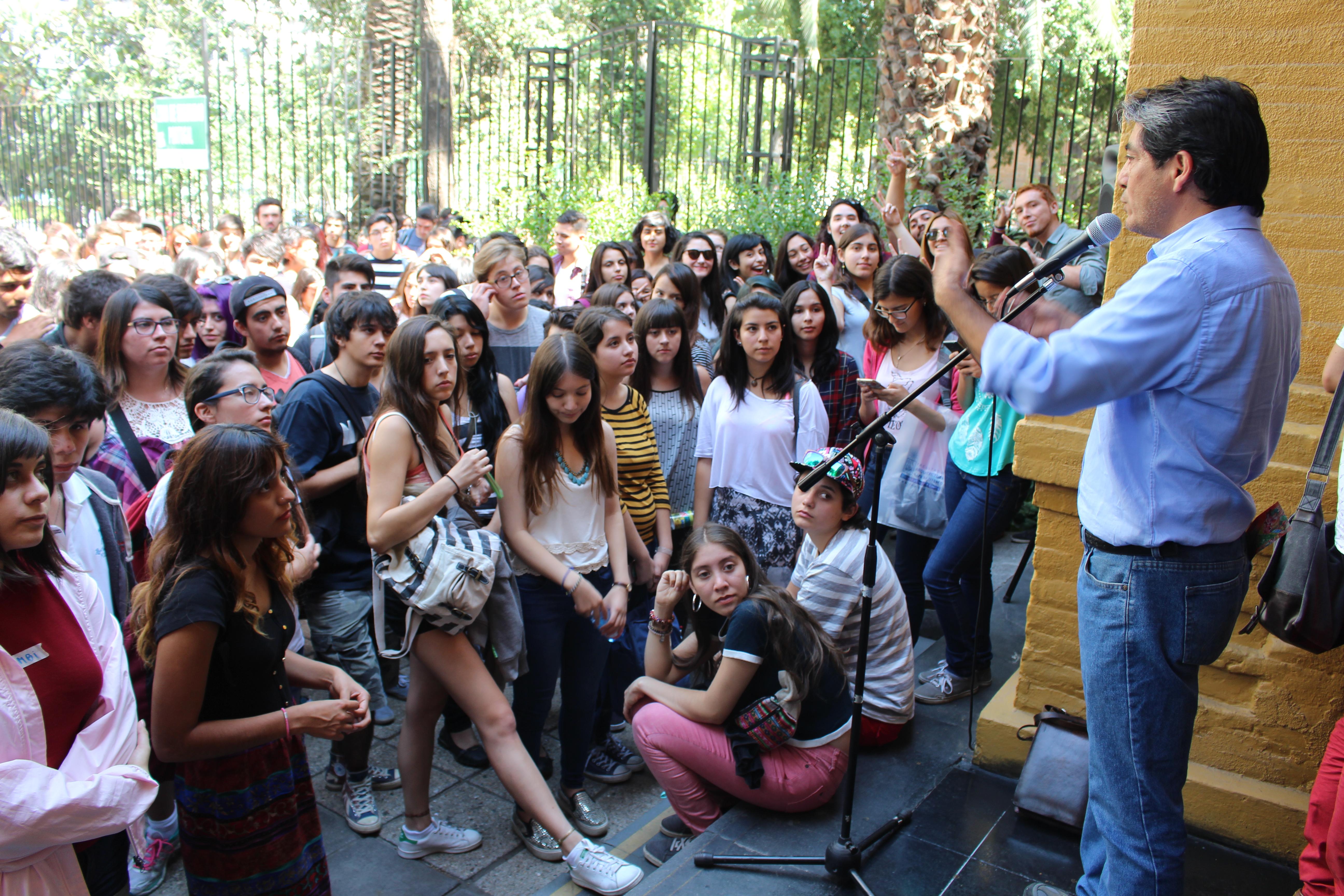 Recorrido por la FAU encabezado por la DAE.