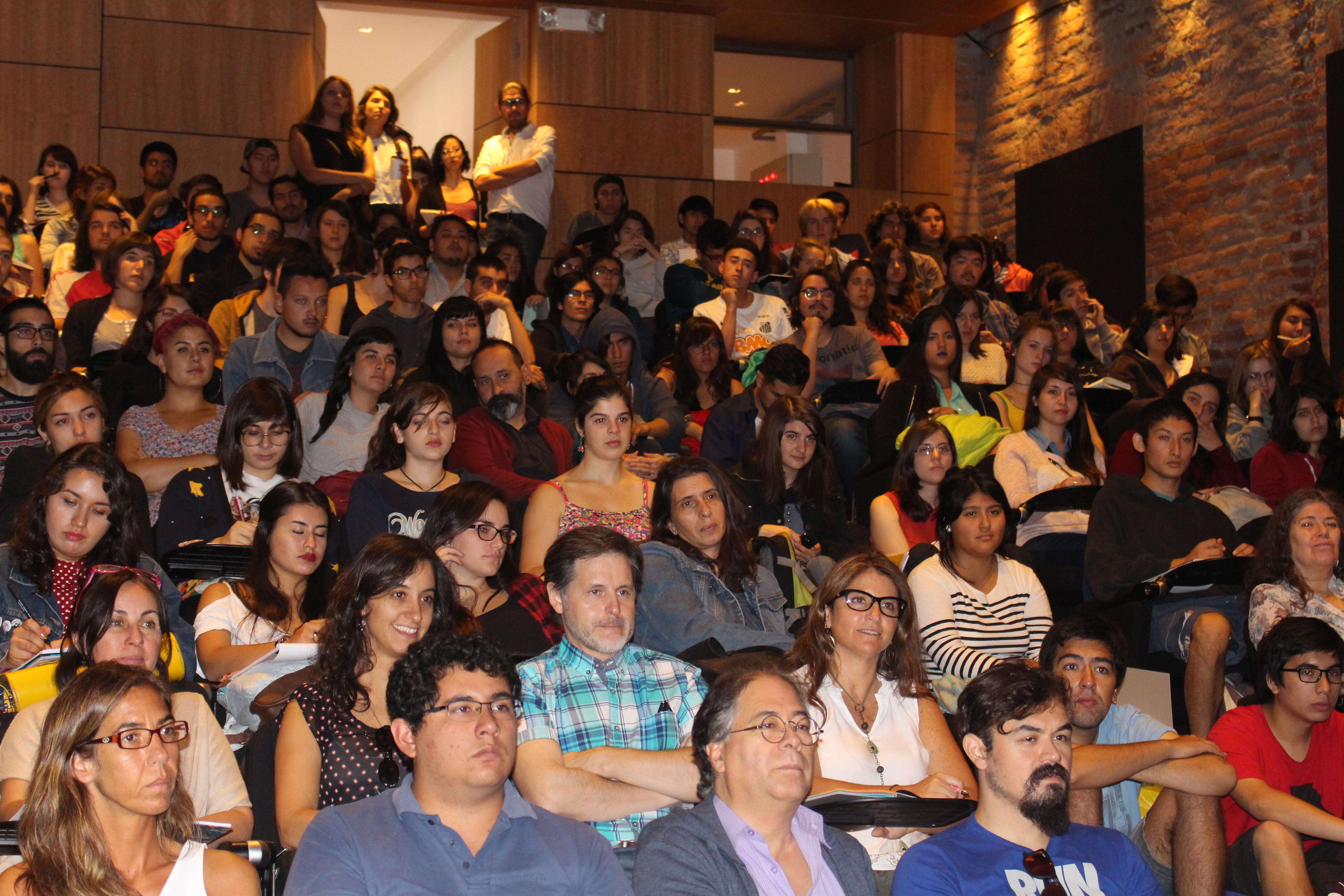 Un auditorio repleto atendió a las diferentes ponencias del coloquio.