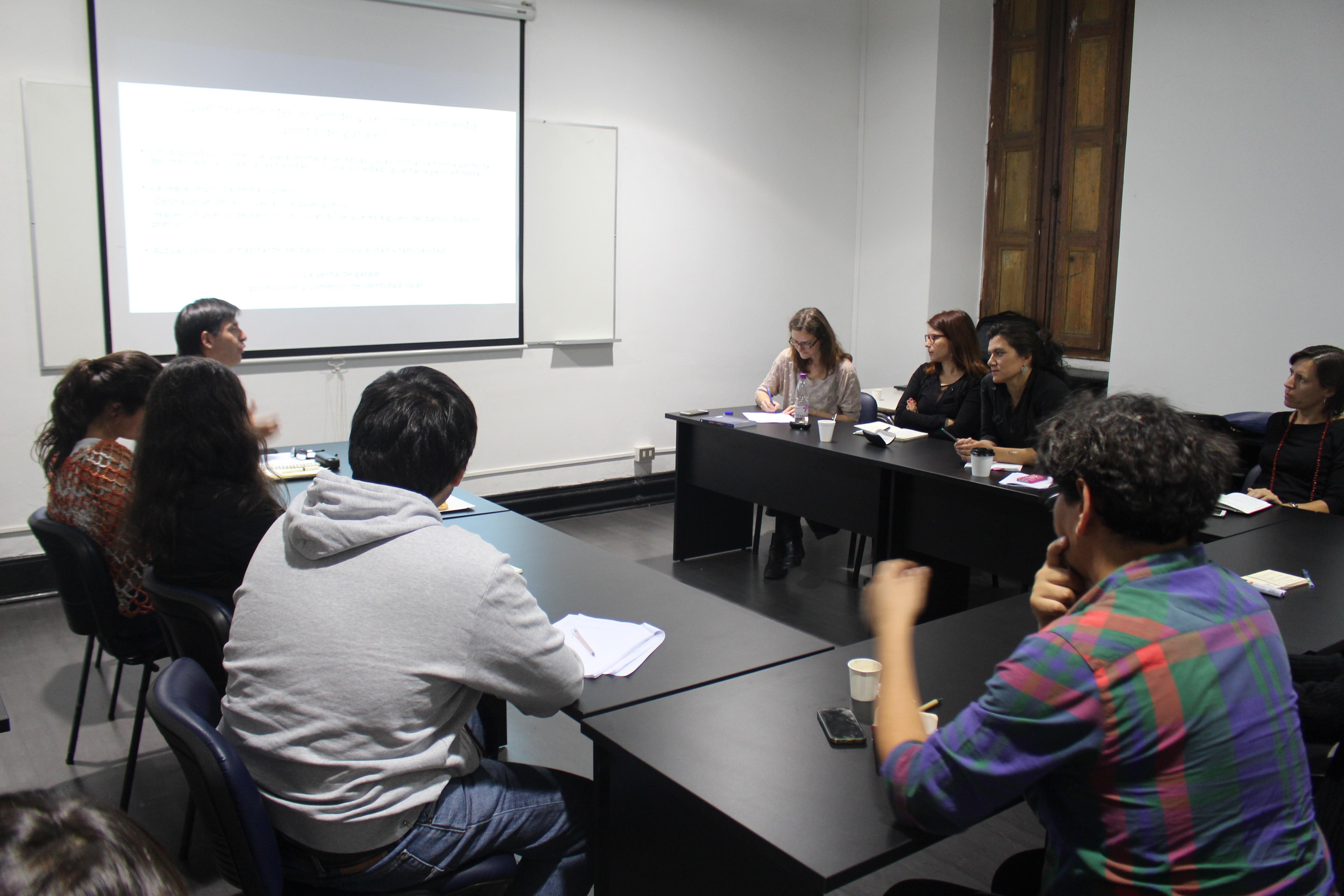 El conversatorio contó con la presencia de académicos, investigadores y estudiantes de pre y postgrado.