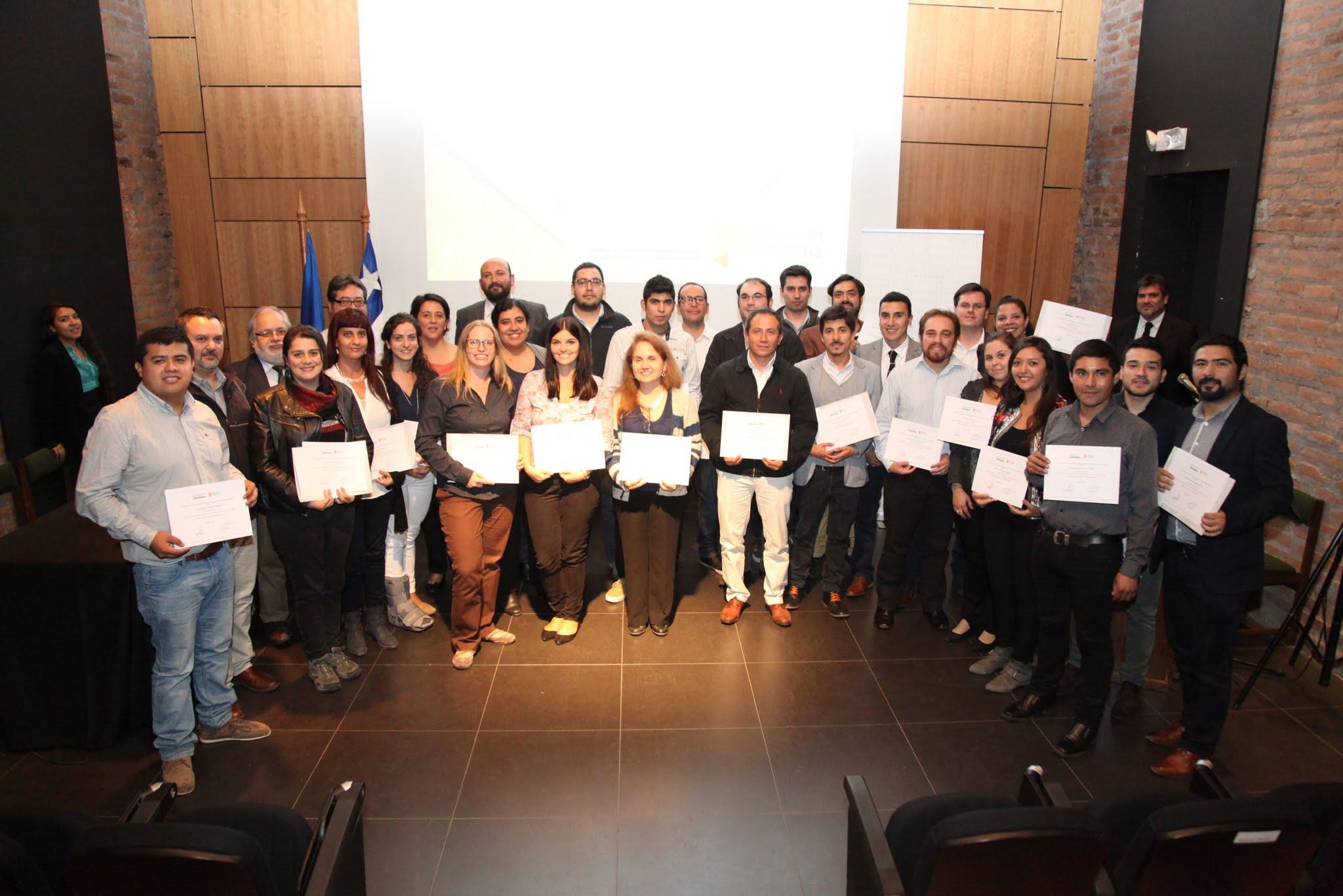 Egresados que recibieron su diploma el primer día.