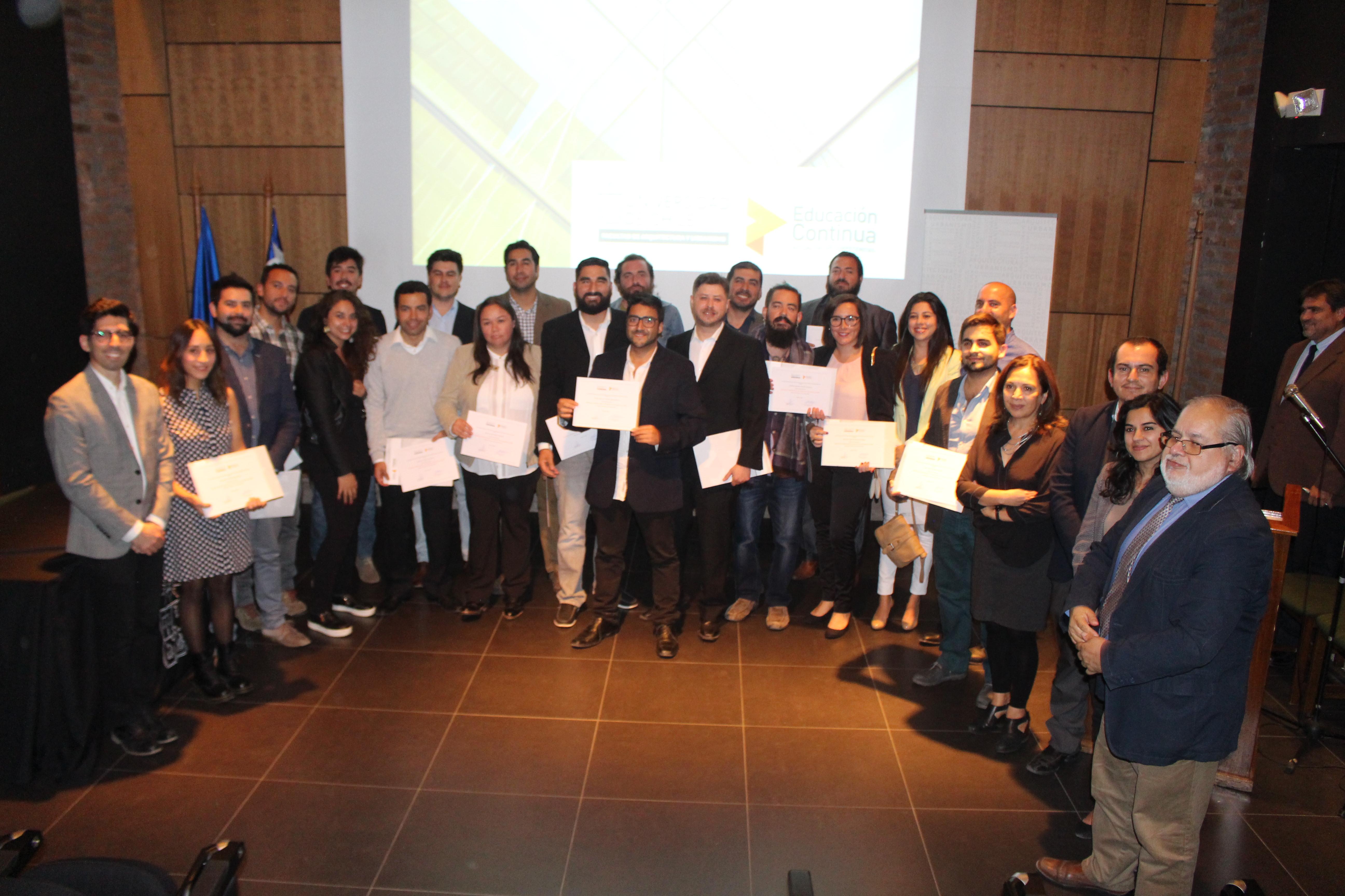 Egresados que recibieron su diploma el segundo día.