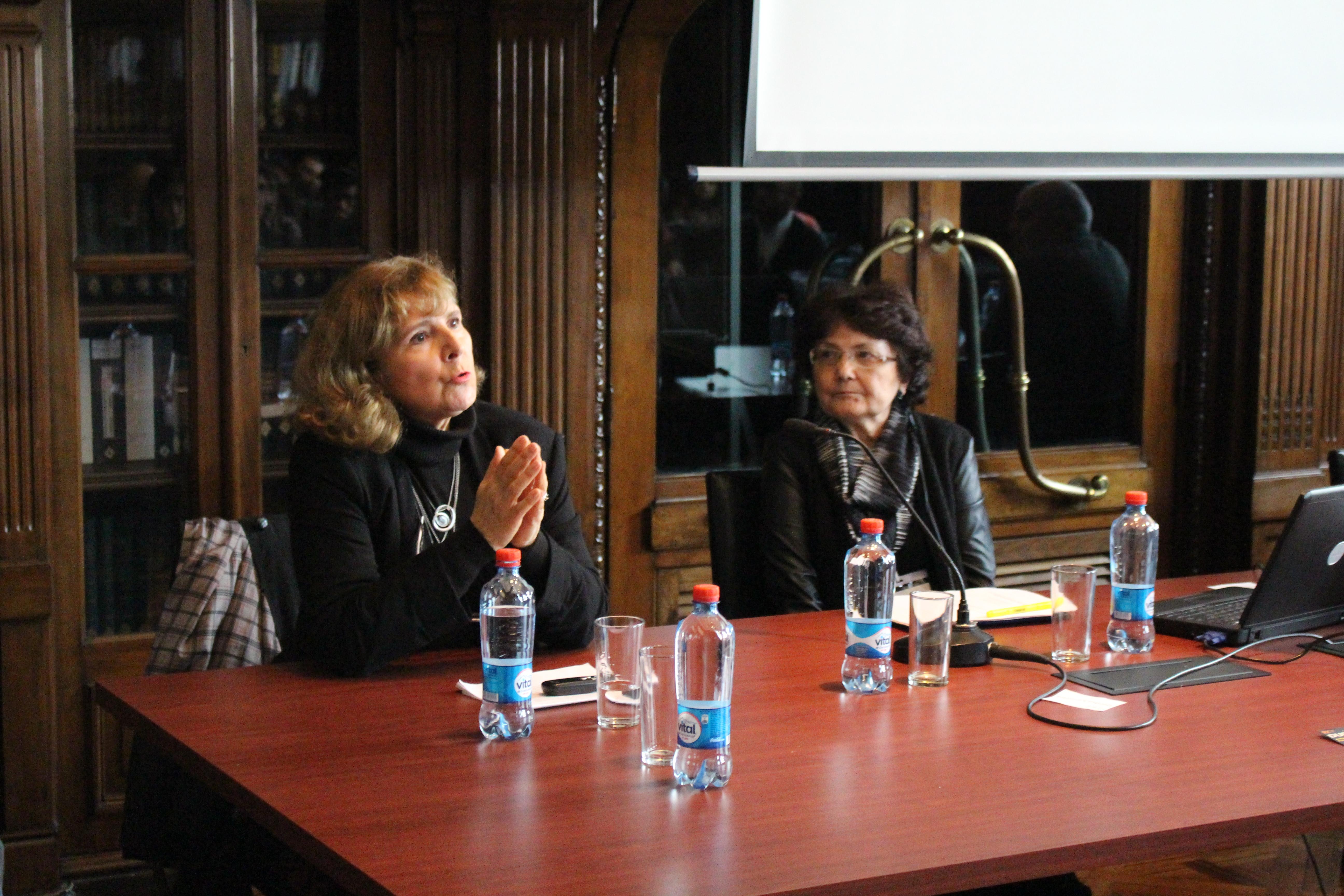 Profesora María Isabel Pavez presentó ponencia sobre los proyectos de planificación de Santiago de la década de 1960