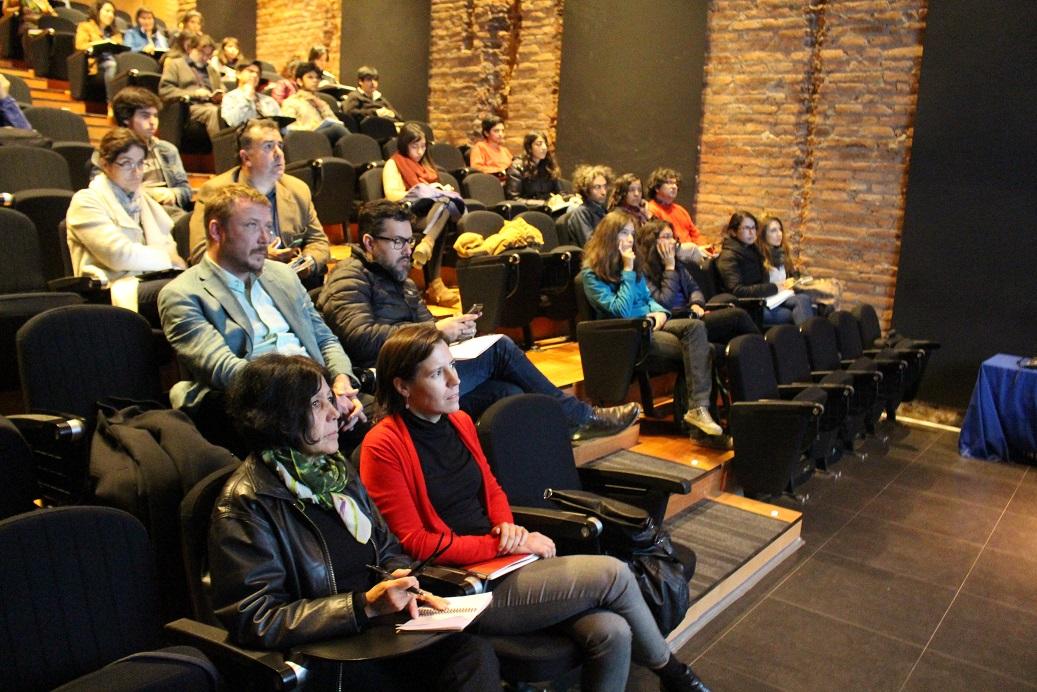 Los estudiantes del taller Chile-Francia estuvieron presentes en la conferencia.