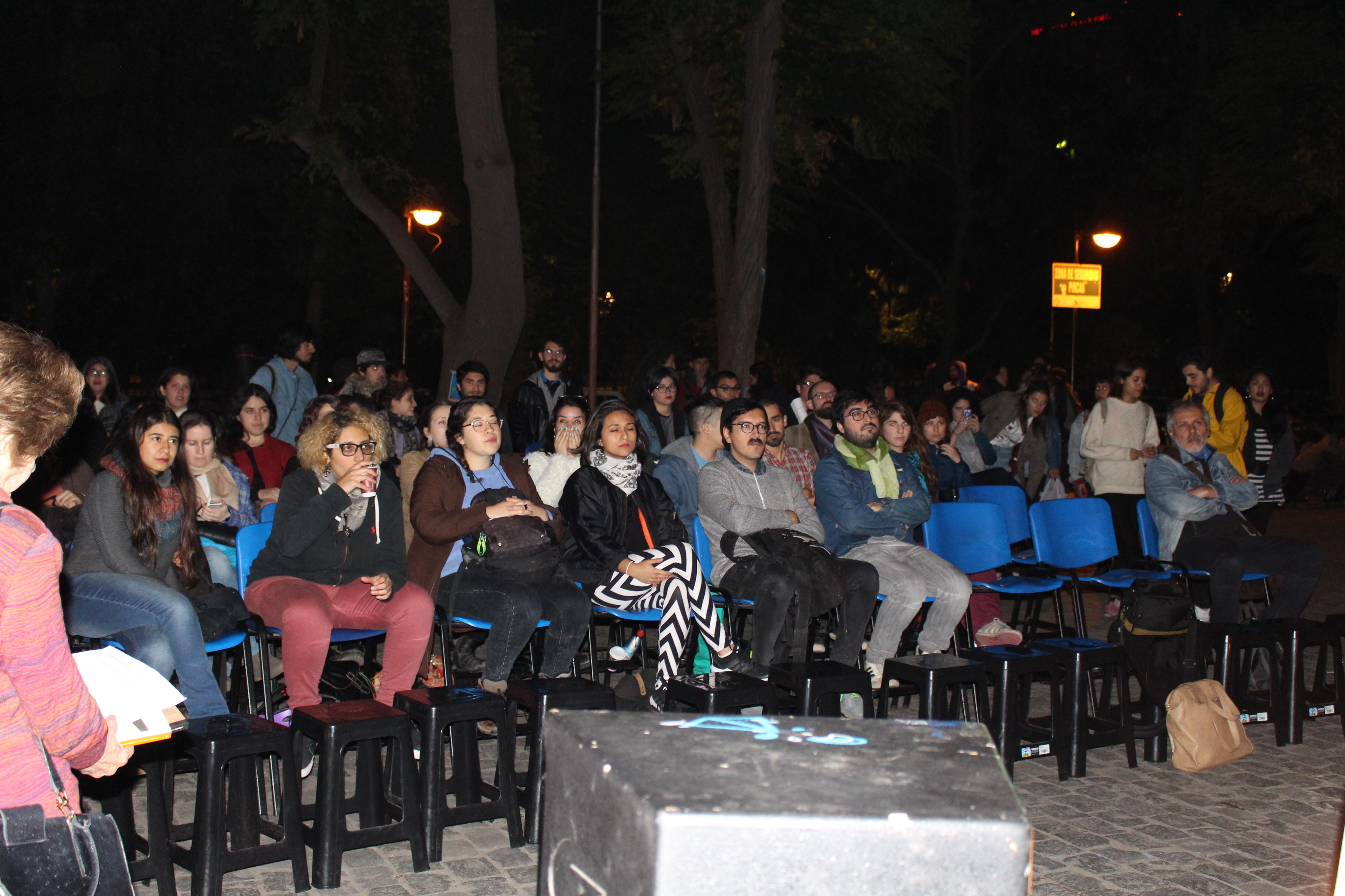 El evento tuvo una alta asistencia de estudiantes, académicos y público general.