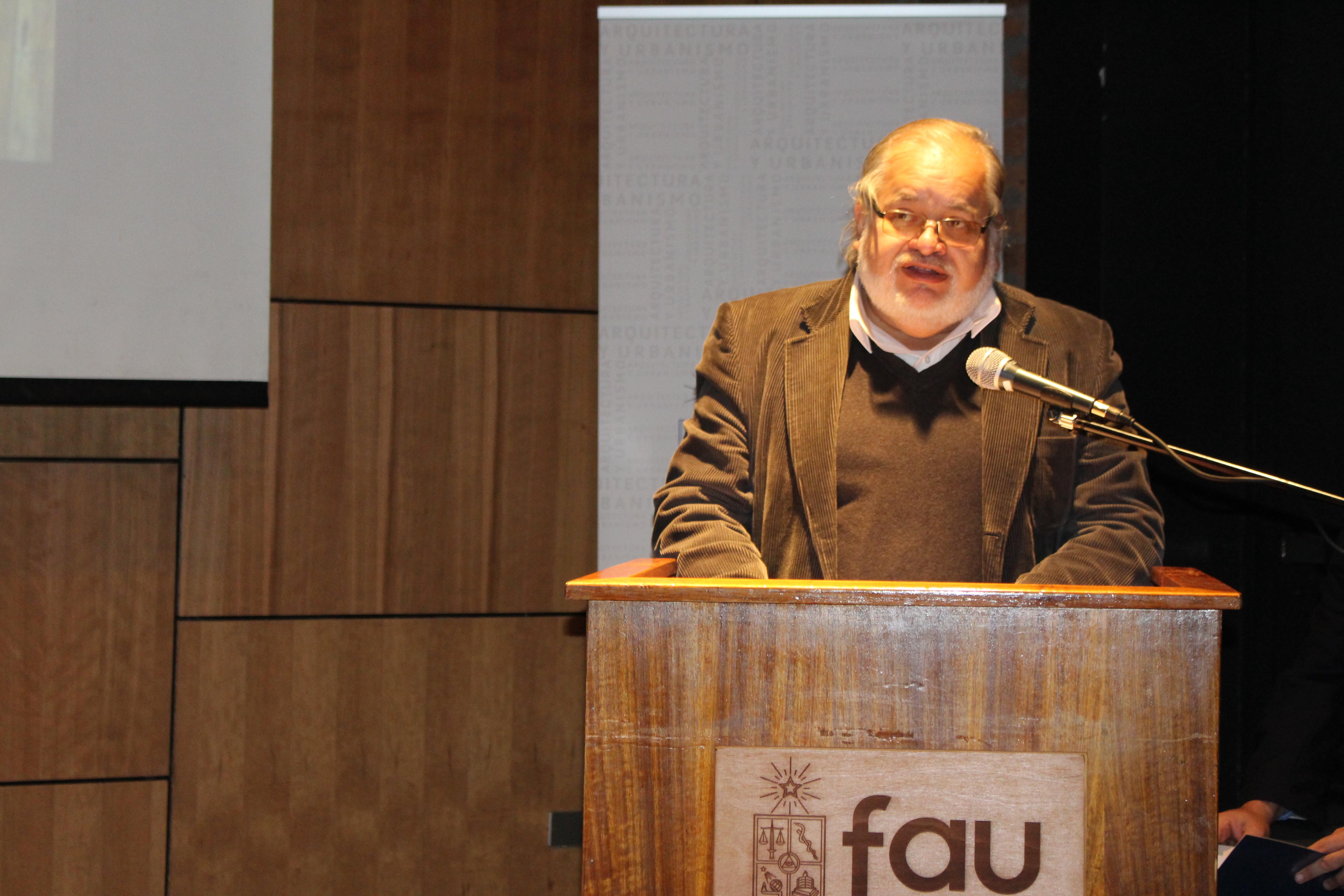 Profesor Juan Carlos Lepe, director de Extensión.