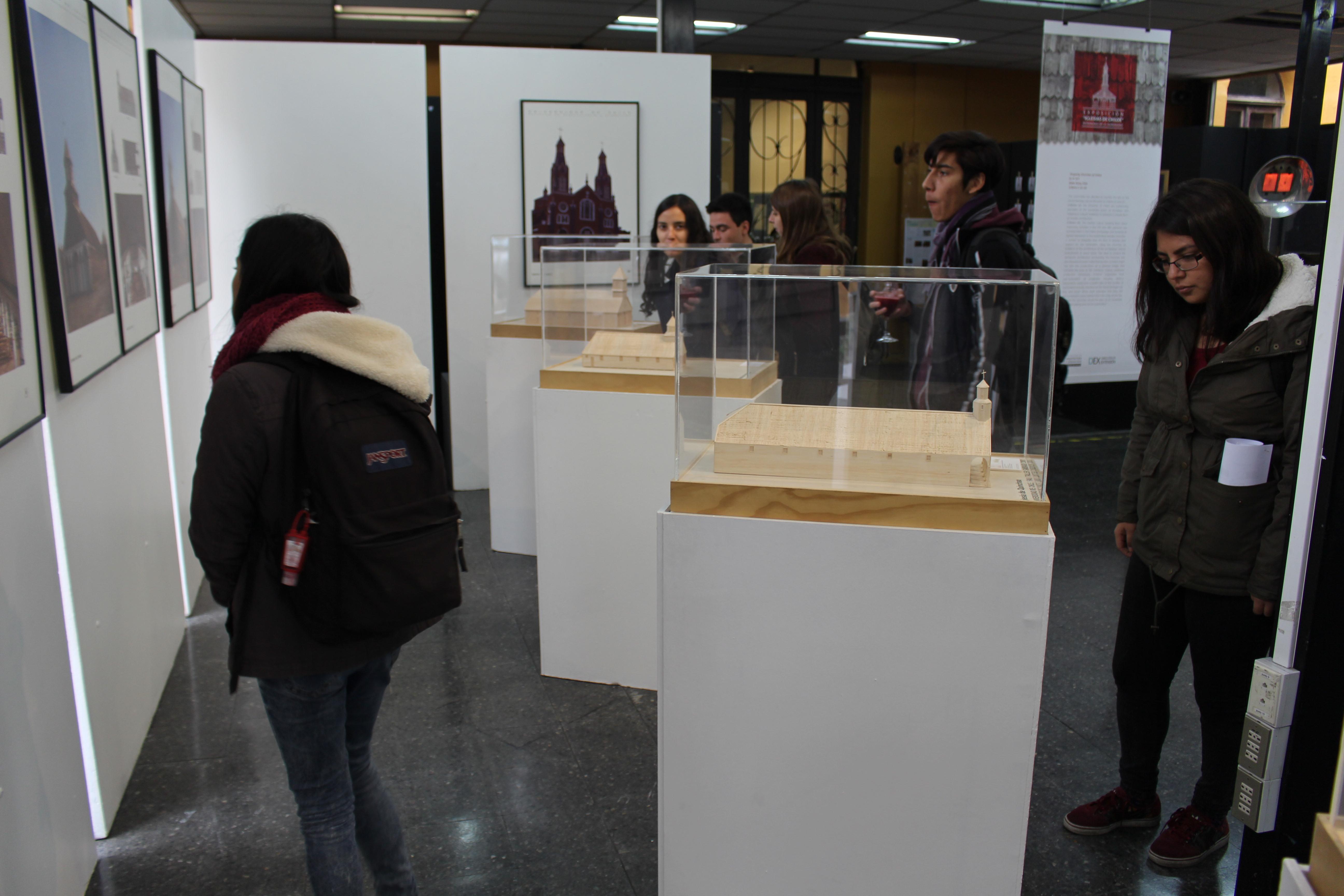 La exposición consta de maquetas de las iglesias patrimoniales de Chiloé.