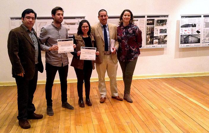Beatriz Coeffe (al centro) en la entrega de reconocimientos.