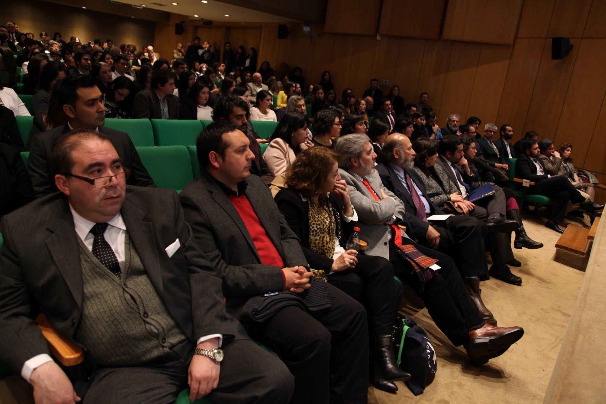 Las ceremonias contaron con la presencia de académicos, autoridades, familiares y amigos de los titulados.