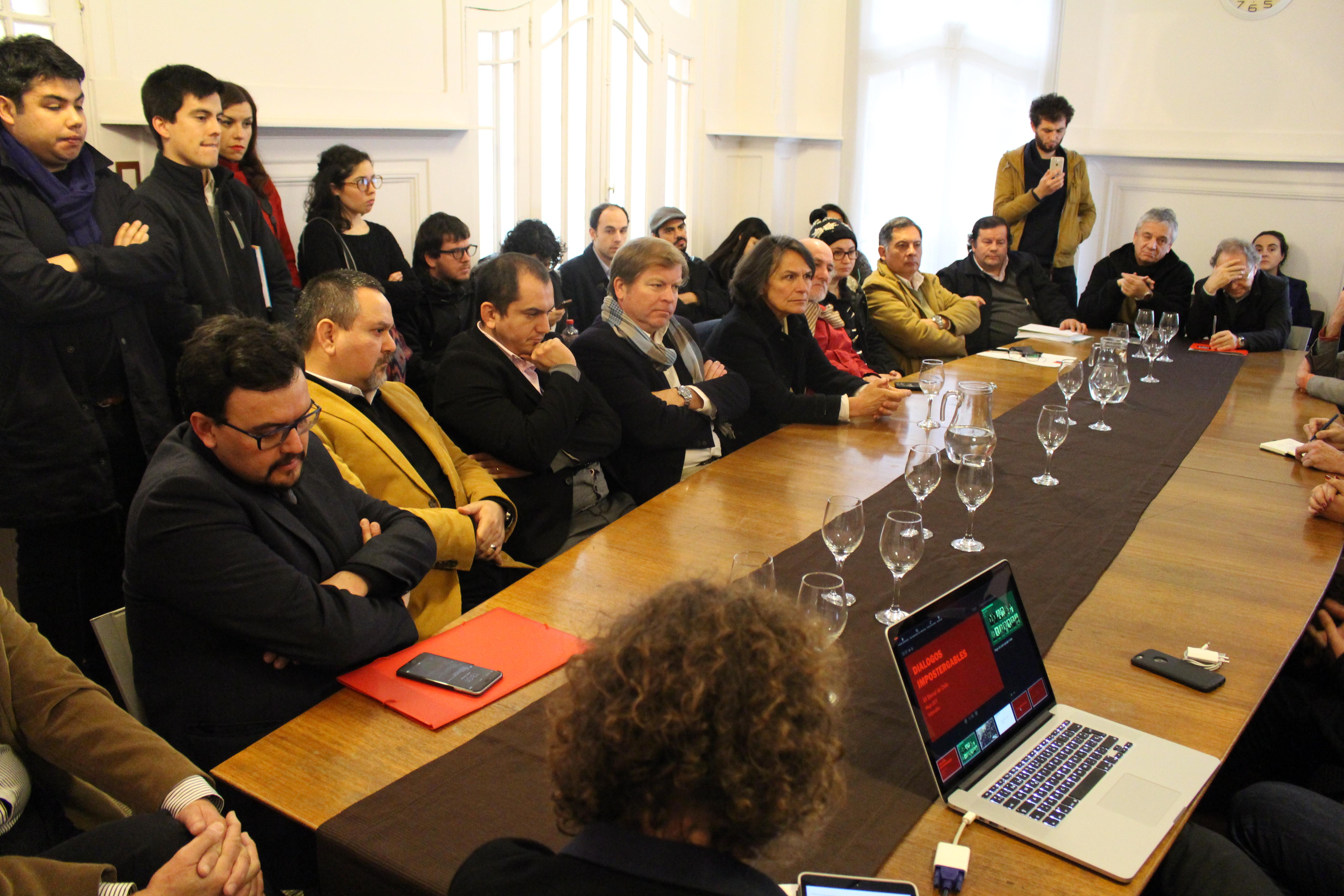 El evento contó con la asistencia de profesionales, académicos y representantes del Colegio de Arquitectos.