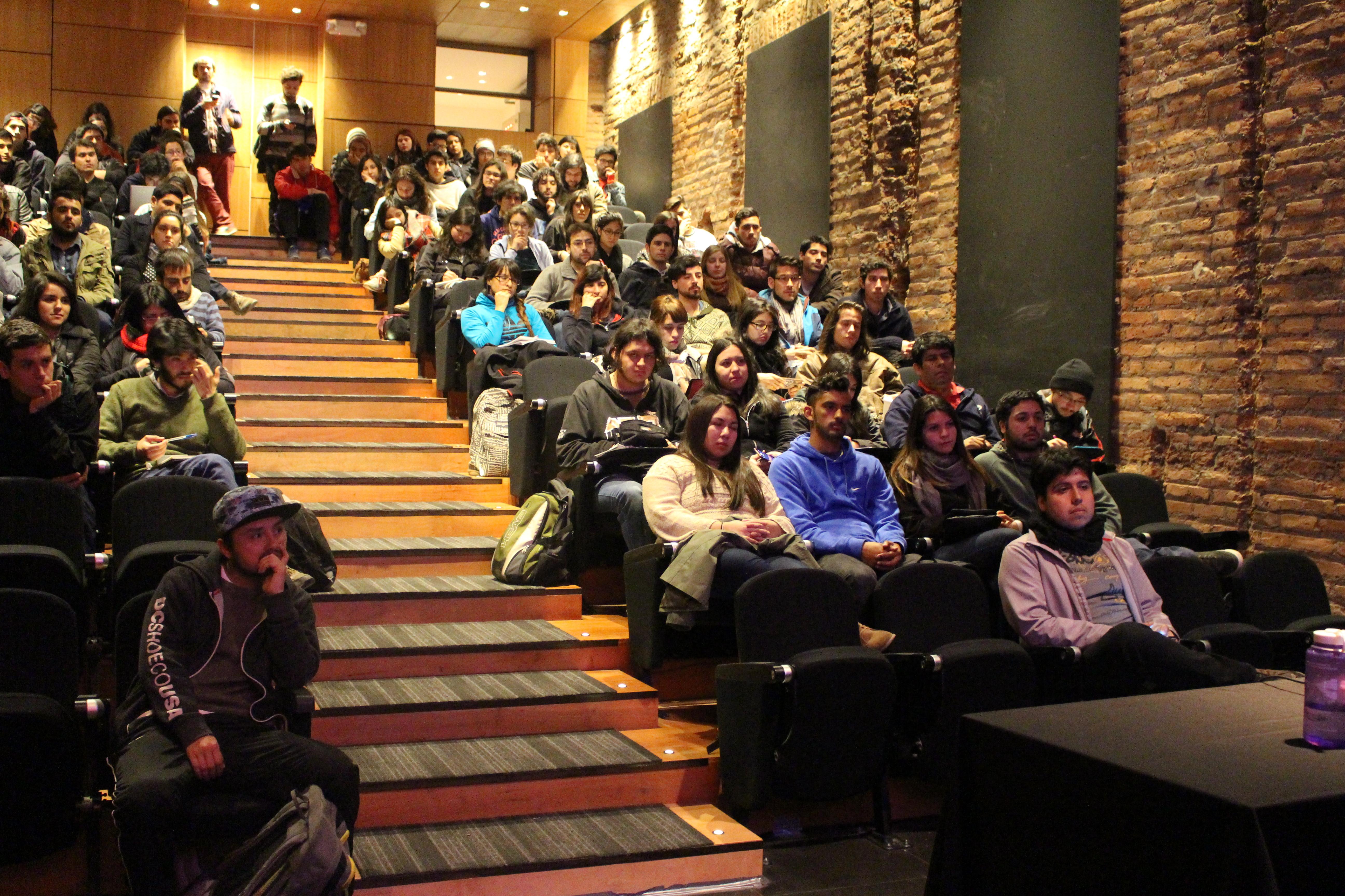 Estudiantes de diferentes Facultades asistieron al encuentro.