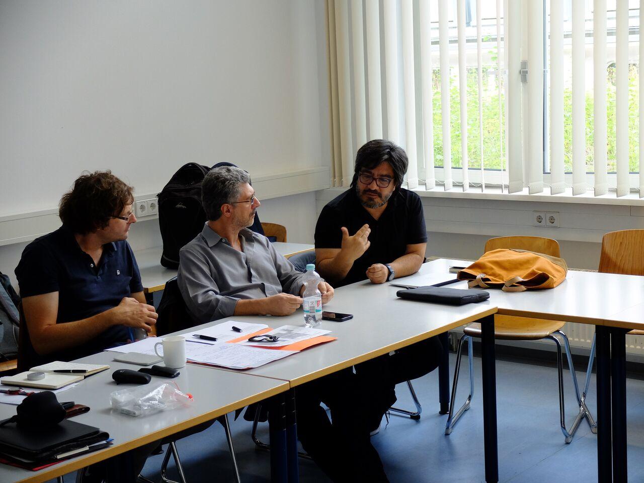 Profesor Enrique Aliste participando de la Escuela.