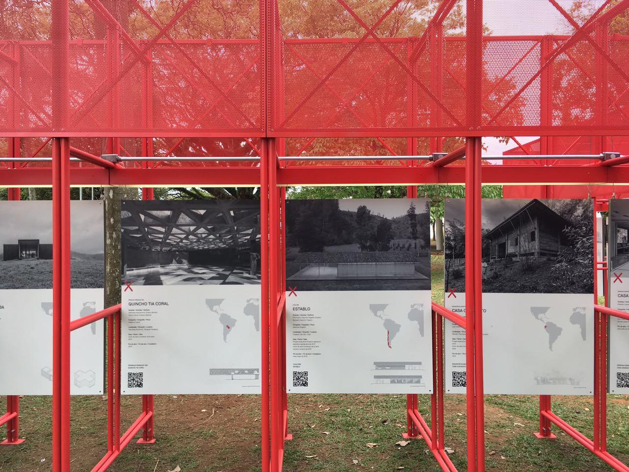 Peneles del Proyecto Establo en Bienal de Sao Paulo.