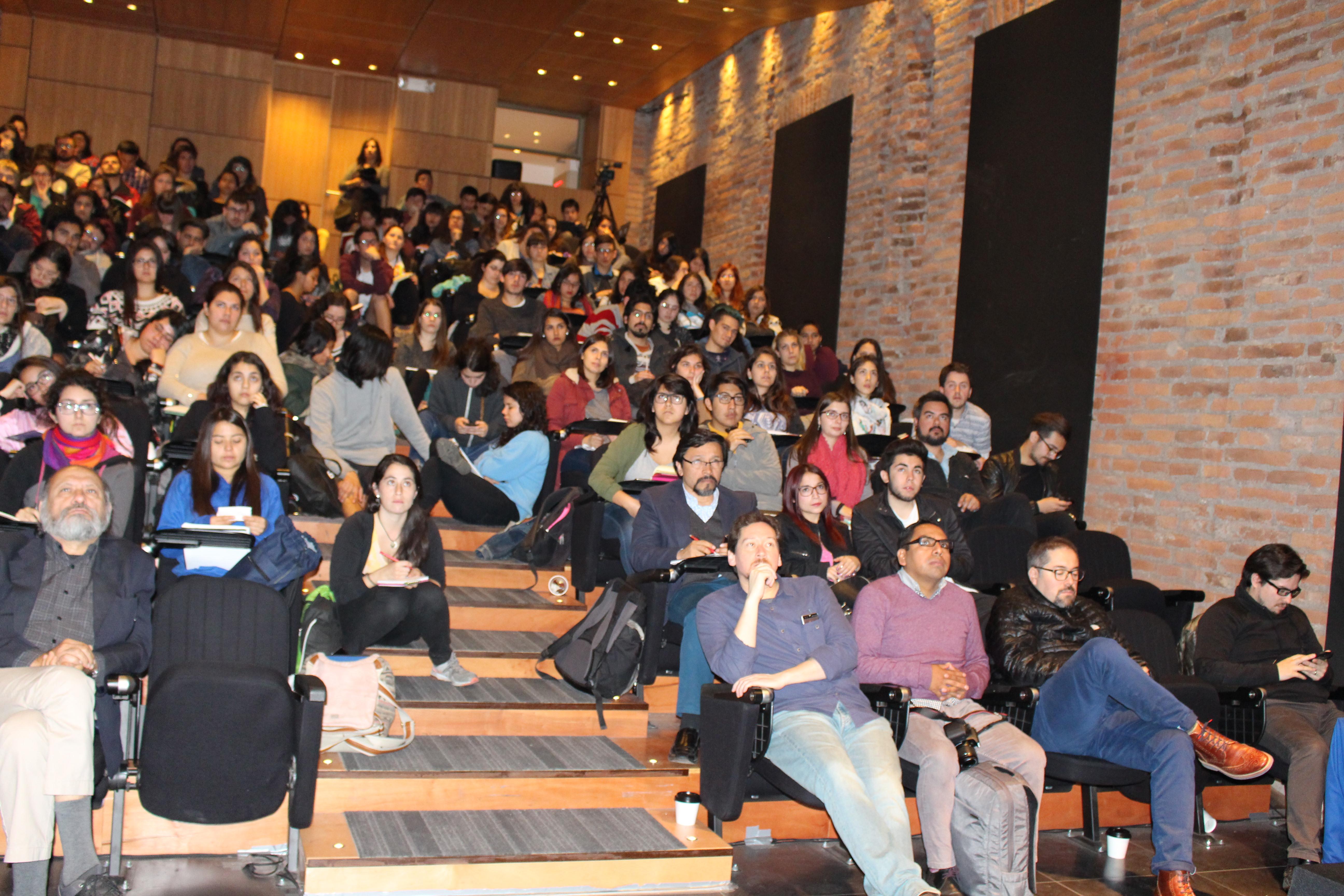 La actividad se desarrolló ante un auditorio lleno.