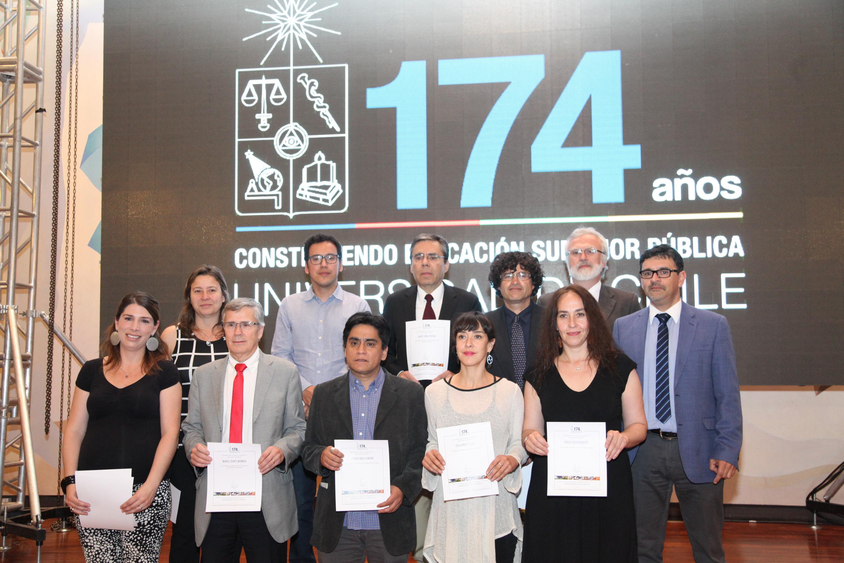 184 académicos de la Universidad fueron reconocidos. En la foto abajo a la derecha, las académicas FAU Cecilia Wolff y Rebeca Silva.