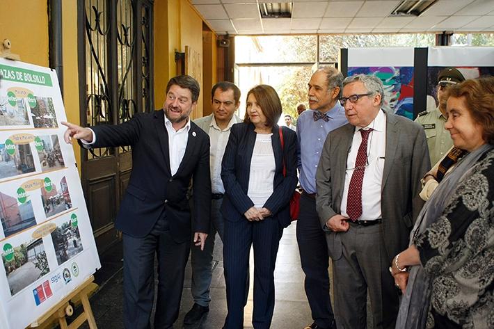 Al estar ubicada a un costado de la sala de exposiciones de la FAU, la nueva Plaza de Bolsillo espera también ser un espacio de encuentro con la cultura.