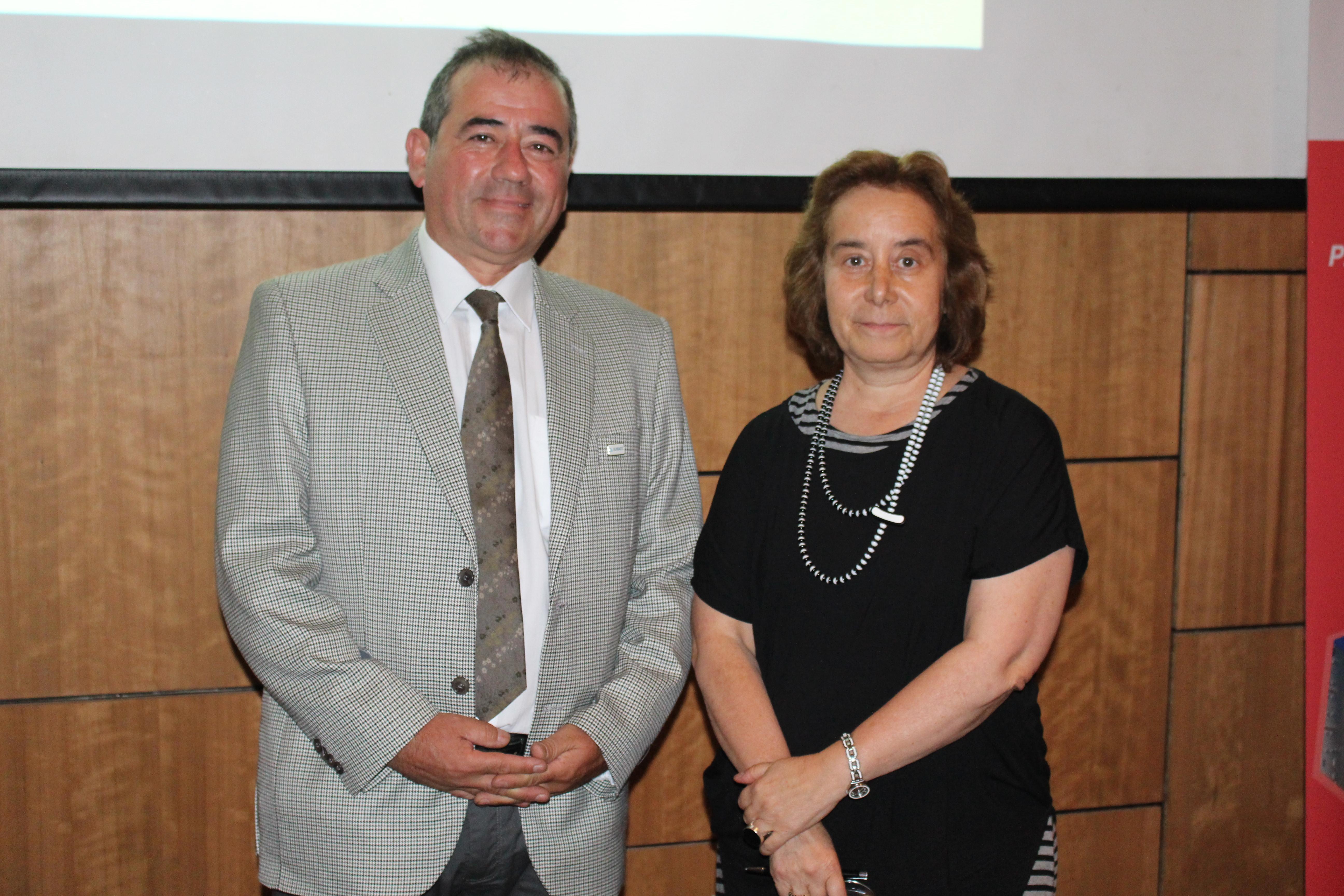 La Decana Marcela Pizzi, junto a Fernando Parada, Director de ALMACO.