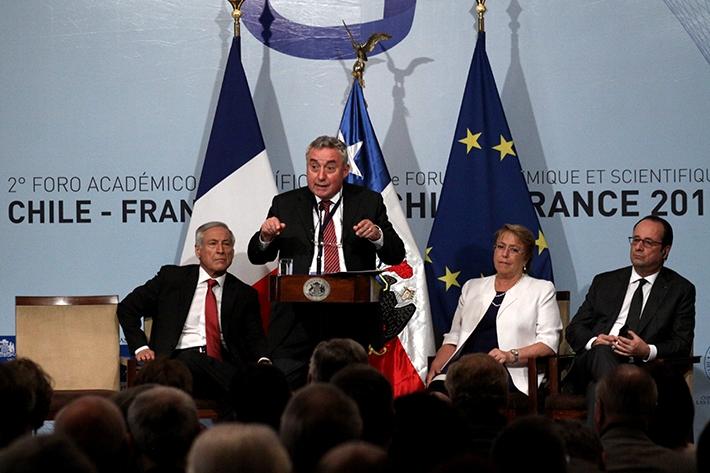 El Rector de la Universidad de Chile, Ennio Vivaldi, inauguró el 2° Foro Académico y Científico Chile-Francia 2017 junto a los Presidentes de Chile y Francia, François Hollande y Michelle Bachelet.