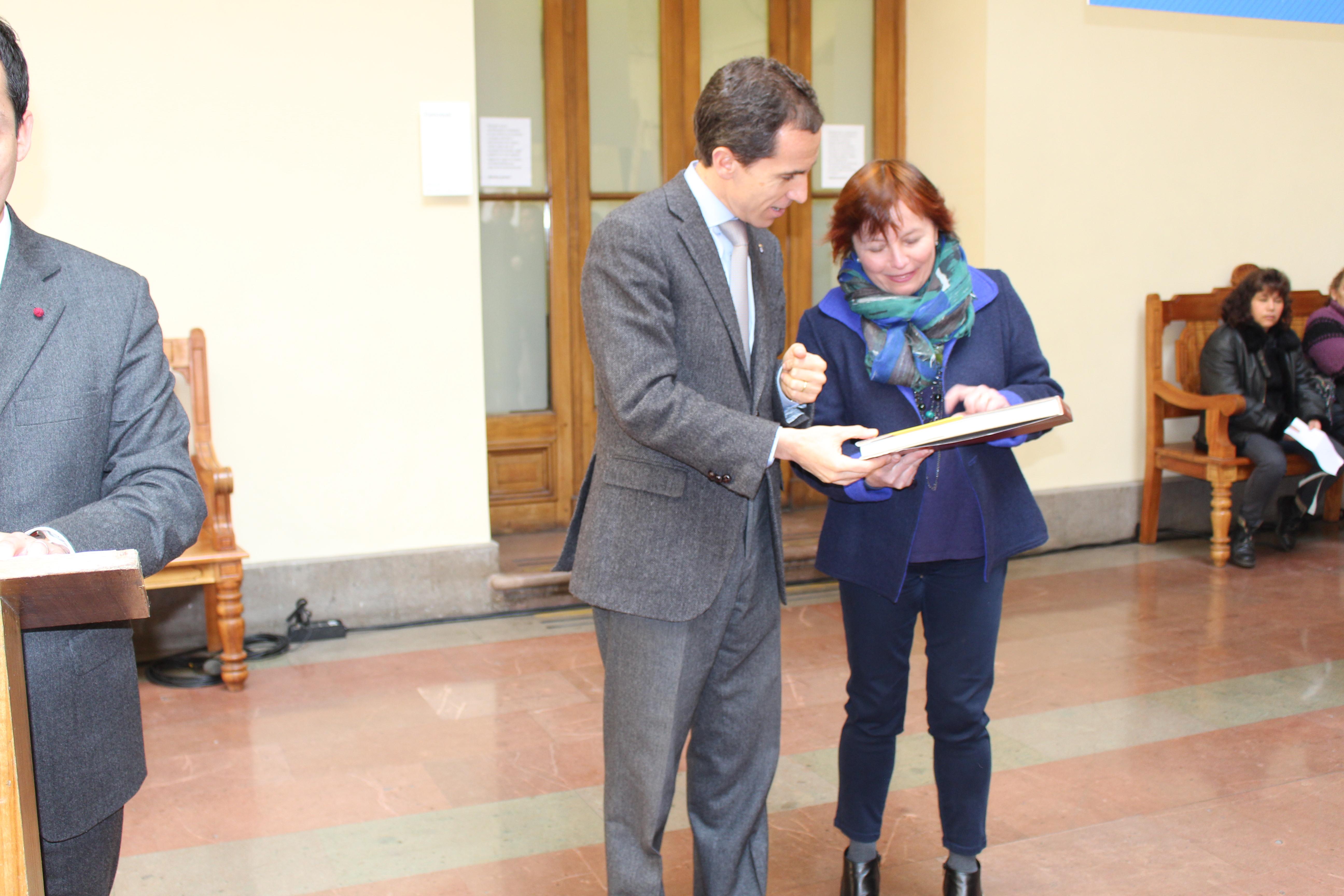 Las Autoridades intercambiaron presentes