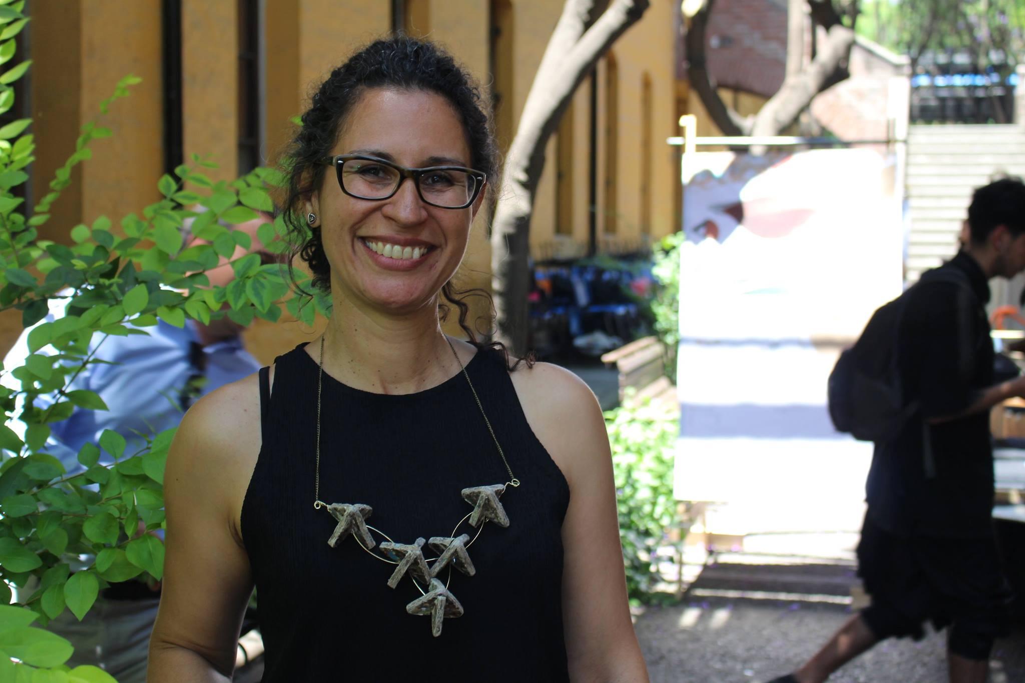 El Taller de Diseño Industrial de la profesora Lorna Lares se vinculó con las empresas Tetra Pak y Tecaplac, con el objetivo de que los estudiantes pudiesen experimentar forma y material.