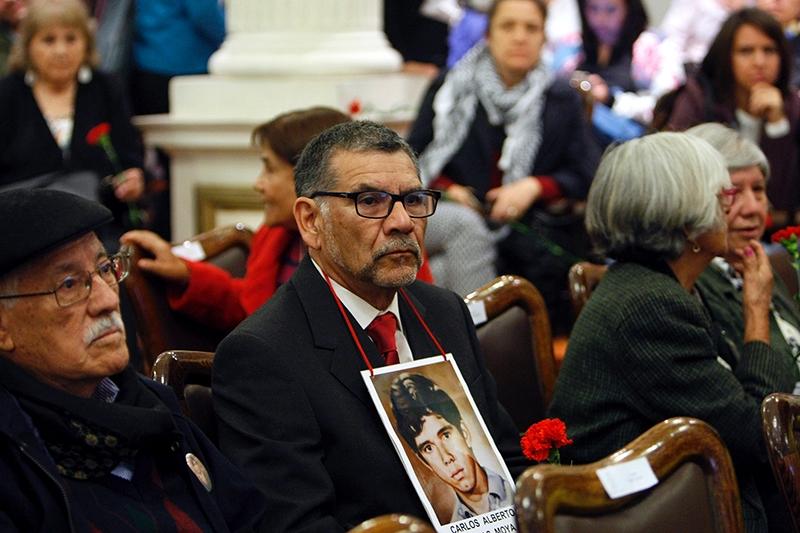 El 11 de septiembre de este año la U. de Chile distinguirá a los nuevos nombres que arroje la investigación y el proceso continuará hasta reconocer a todas y todos los estudiantes.