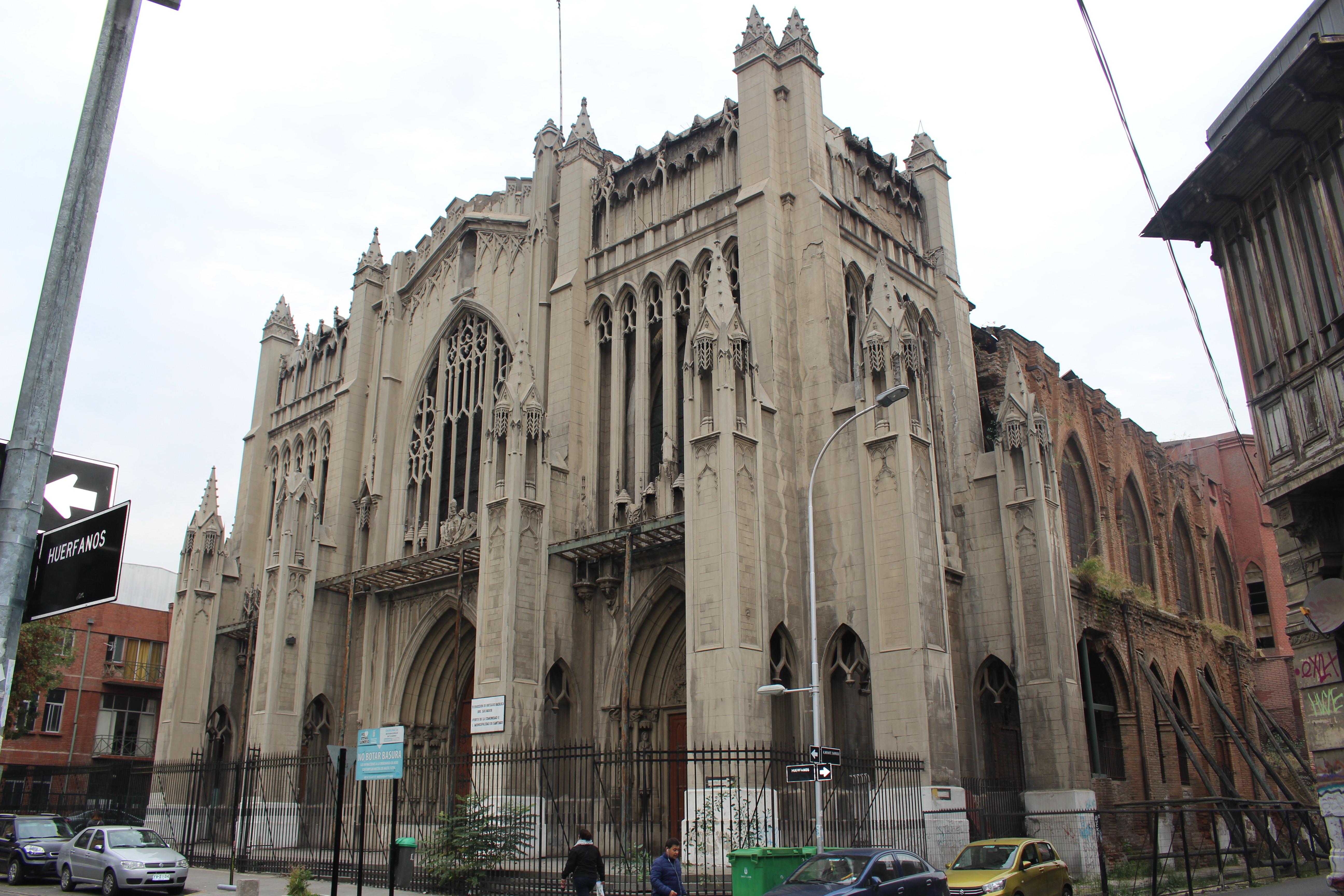 Basílica El Salvador fuertemente dañada por terremoto de 2010