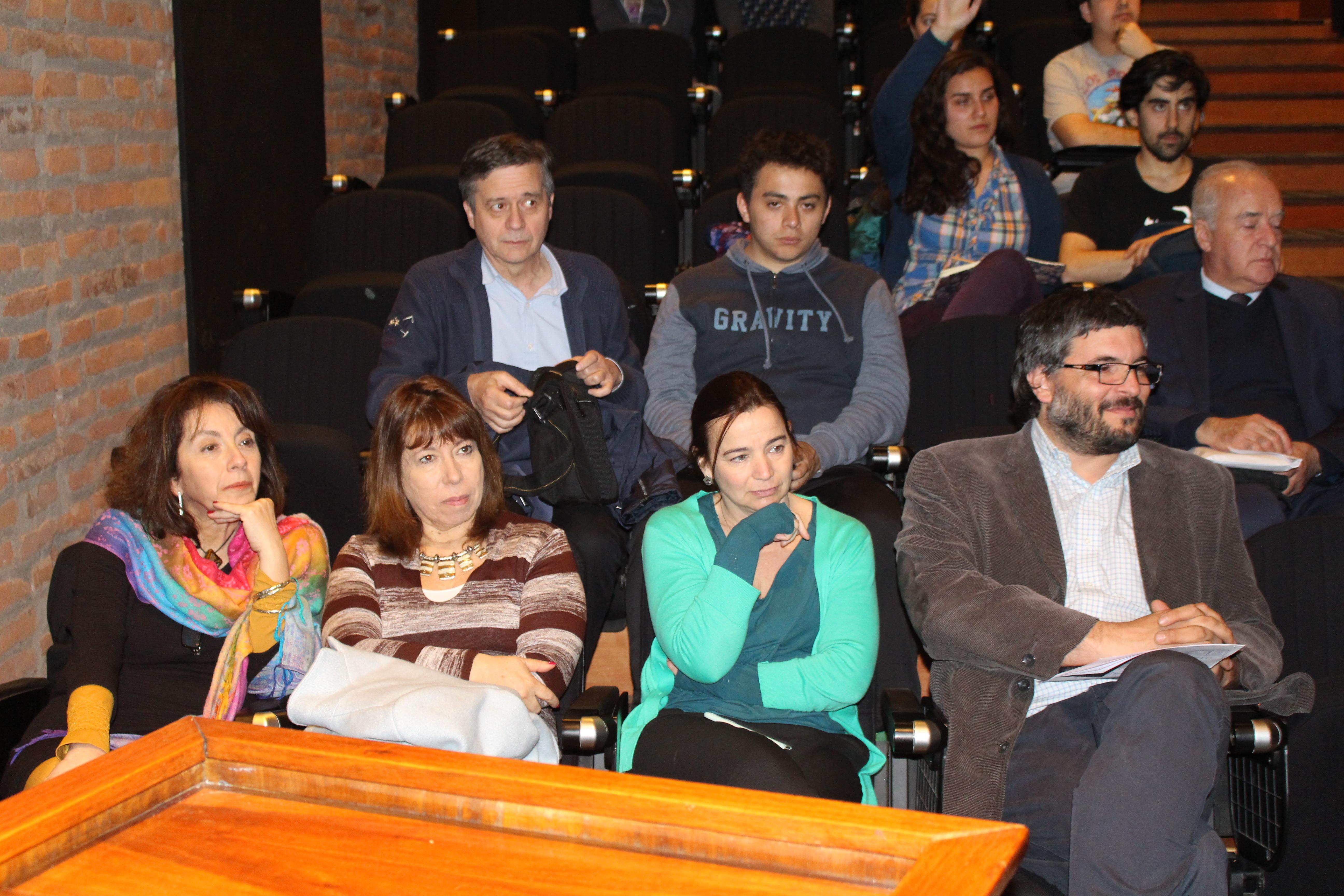 María Victoria Soto, Carmen Paz Castro, Carolina Devoto y Alberto Texidó, Director de Extensión FAU.