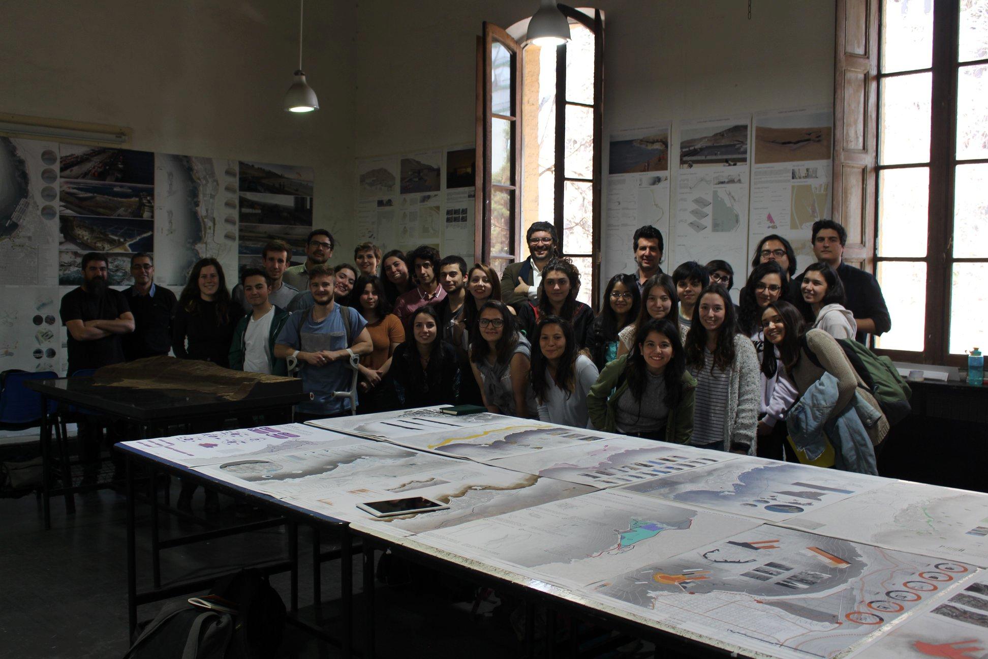 Los y las estudiantes de V semestre de Arquitectura presentaron el resultado final del proceso llevado a cabo en el Taller de Intervención Contextual.