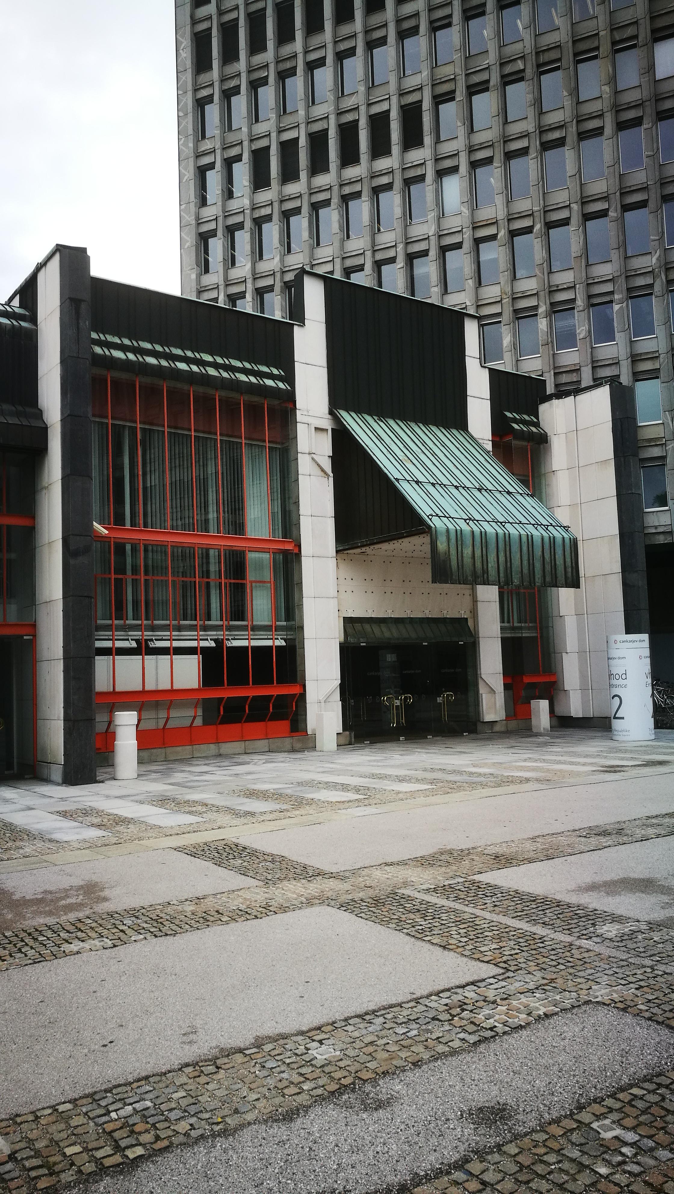 En el Cankarjev Dom de la ciudad de Liubliana, edificio diseñado por el arquitecto moderno esloveno Edvard Ravnikar, tuvo lugar este importante encuentro.