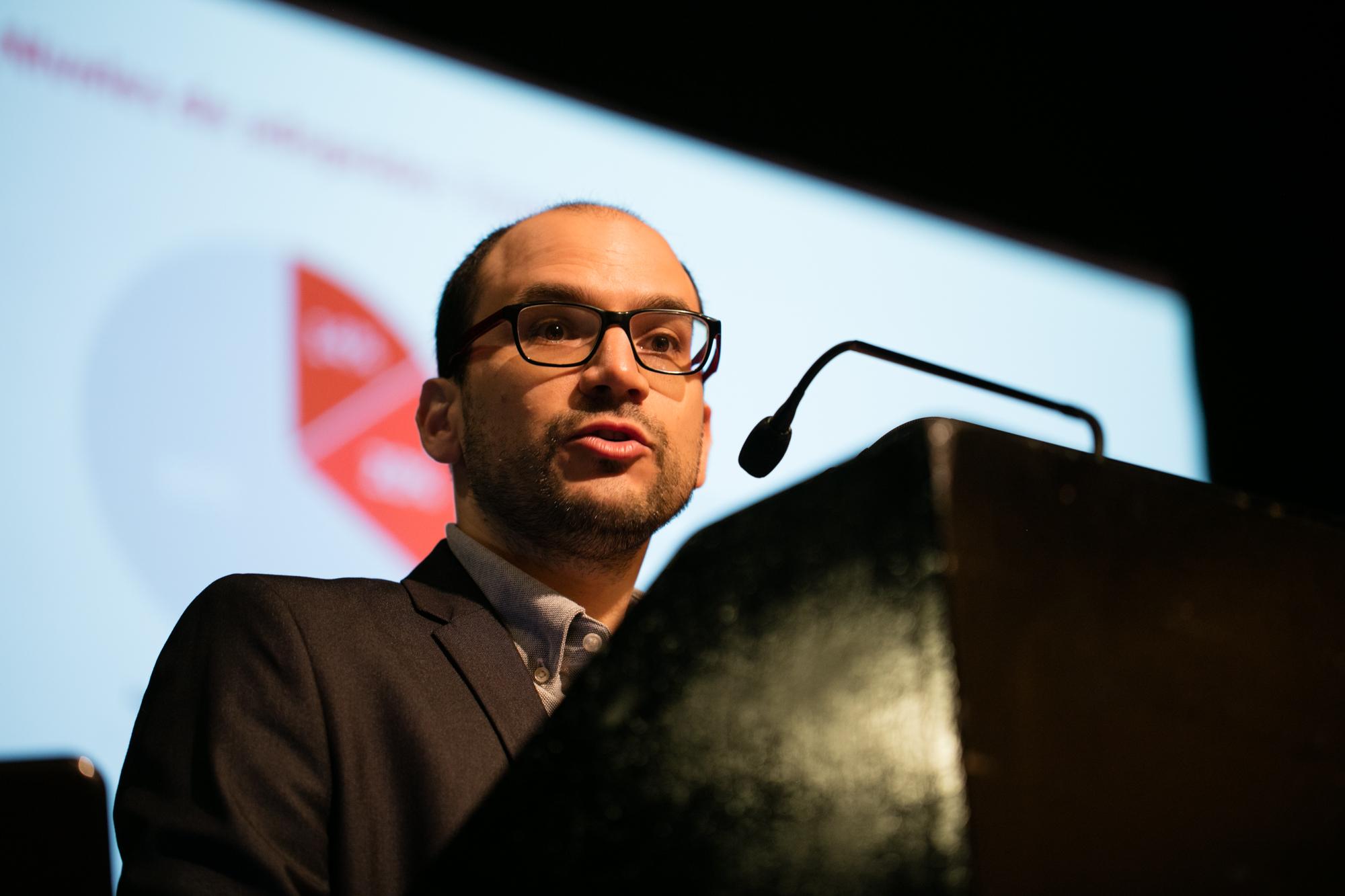 El Prof. Loyola es también director de la Encuesta Nacional BIM en Chile (www.bim.uchilefau.cl)