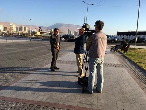 Profesor Jorge Inzulza entrevistado por un medio local