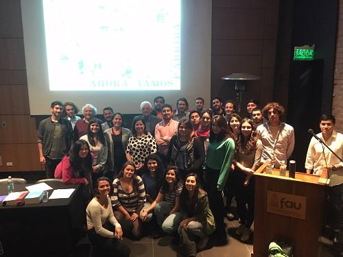 Estudiantes, expositores y organizadores del encuentro