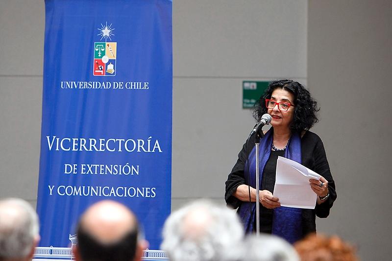 La vicerrectora de Extensión y Comunicaciones, Faride Zeran, dedicó unas palabras a tres años de la muerte de Fernán Meza.