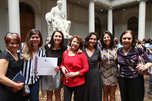 Aranka Scherping junto a otras investigadoras reconocidas en la ceremonia