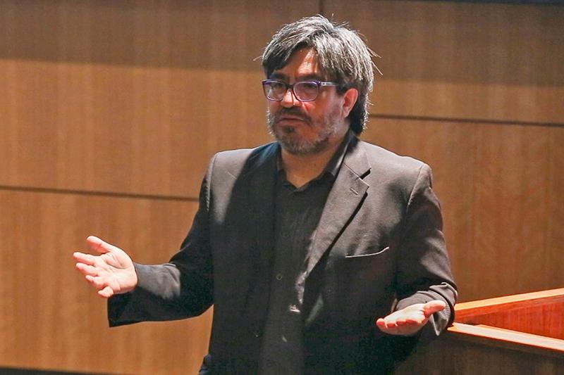El Director del Departamento de Geografía de la FAU, Enrique Aliste, quien fue recientemente galardonado con el Premio Nacional de Geografía.
