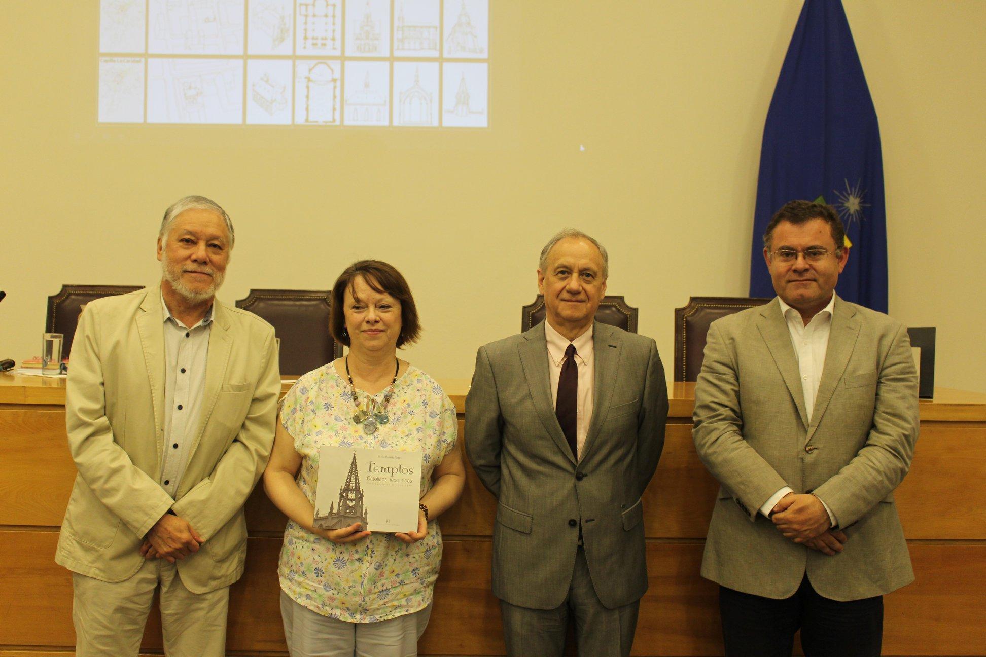 El panel, encabezado por el Decano Manuel Amaya, incluyó al académico de Arquitectura, Humberto Eliash, y el arquitecto José Quintanilla.