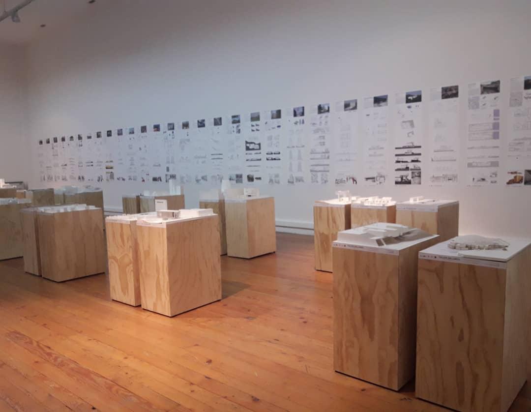 La exposición ya ha sido exhibida en el Museo de Arte Contemporáneo (MAC) del Parque Forestal y en el Centro Nacional de Arte Contemporáneo Cerrillos.