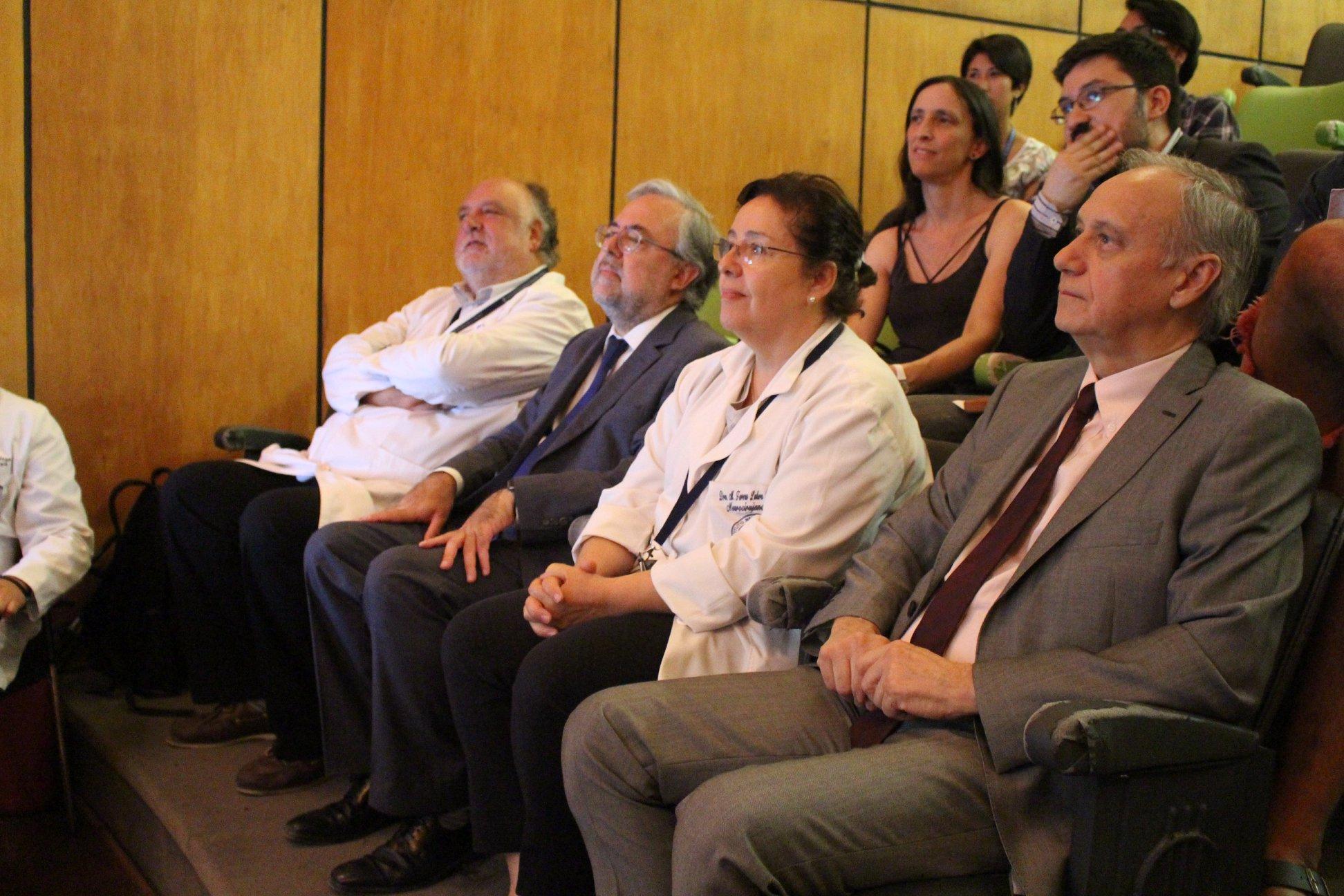 El Decano acudió al encuentro junto al Jefe de Carrera de Diseño, Pablo Domínguez, y la Directora de la Escuela de Pregrado, académica Gabriela Muñoz.