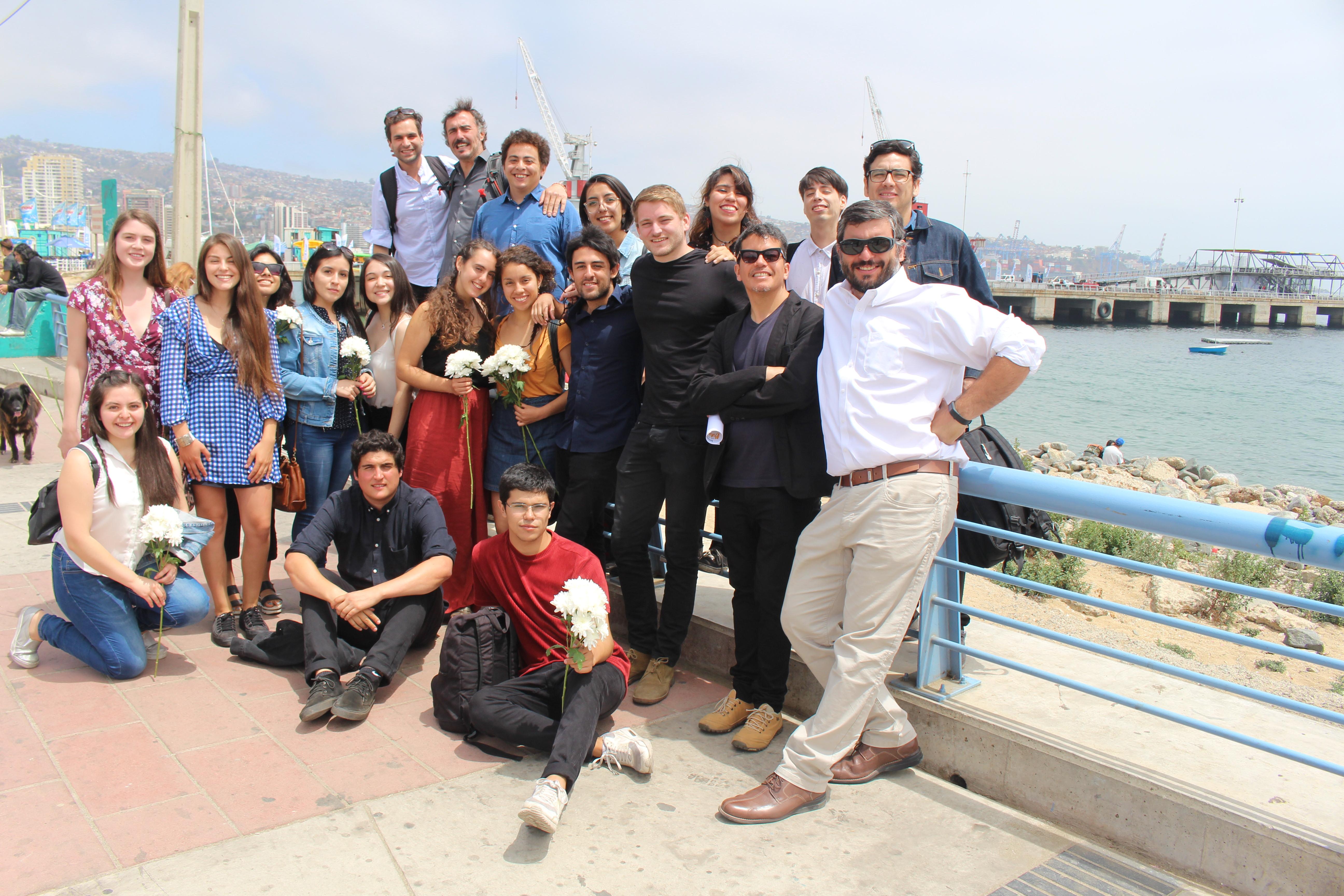 26 estudiantes del Taller Ciudad-Puerto de Arquitectura y un equipo interdisciplinario de 8 académicos conformaron el equipo detrás de la propuesta "Parque Barón".