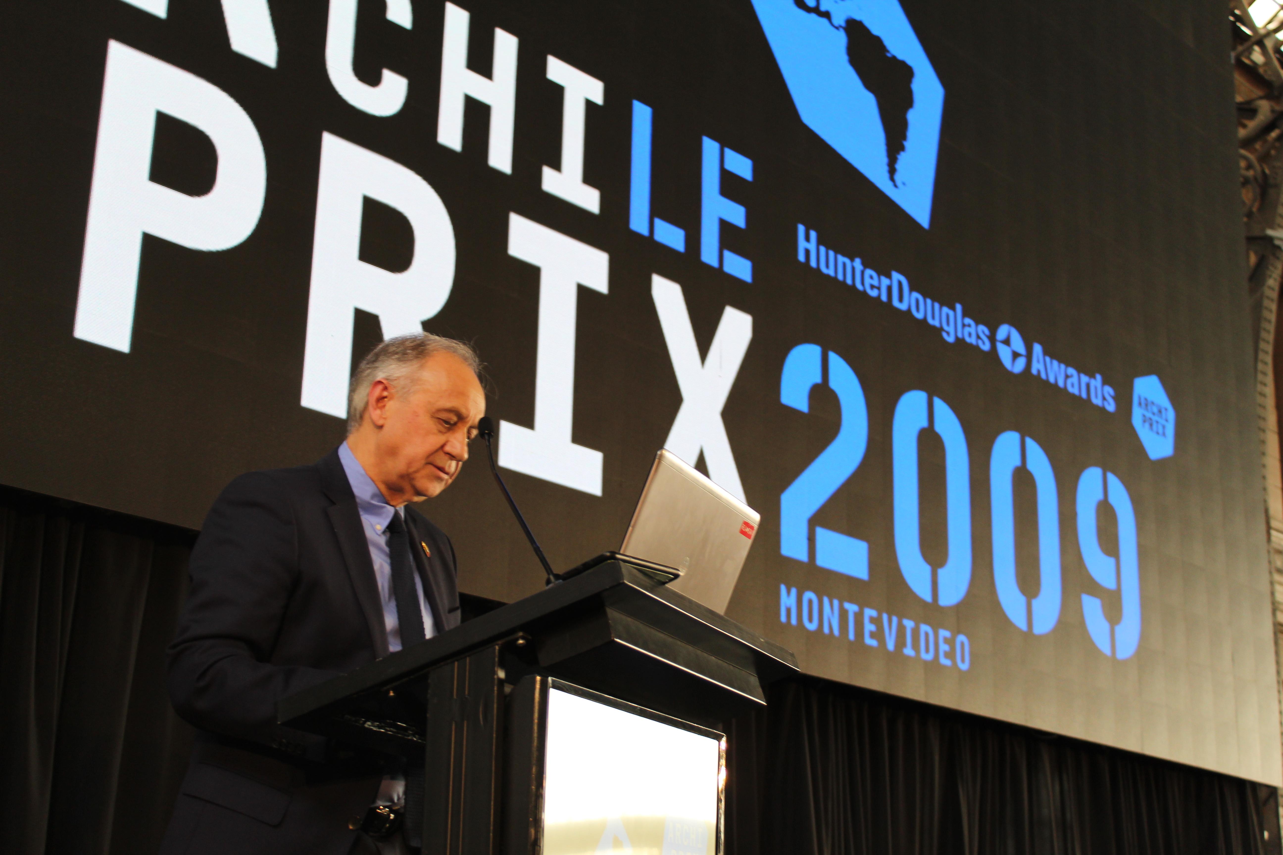 Durante su discurso la máxima autoridad FAU destacó el trabajo conjunto llevado a cabo entre las escuelas de Arquitectura de la Pontificia Universidad Católica y la Universidad de Chile.