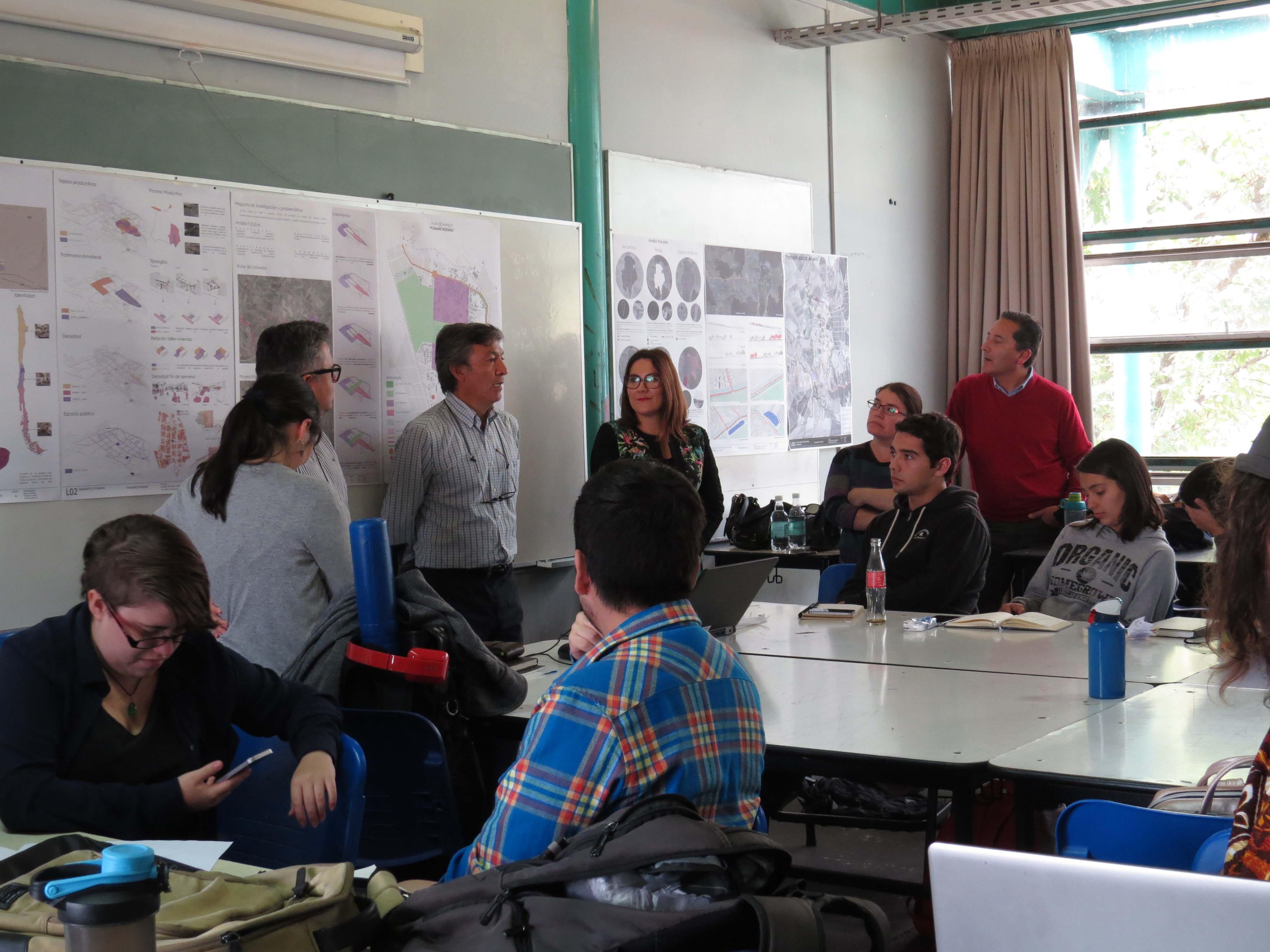 Profesores exponen Lineamientos del Plana de Manejo en Workshop inicial a equipo directivo de la DOM de la I. Municipalidad de Melipilla y arqto. Juan Pablo Sanchez Secplac Dom I. M. Melipilla.