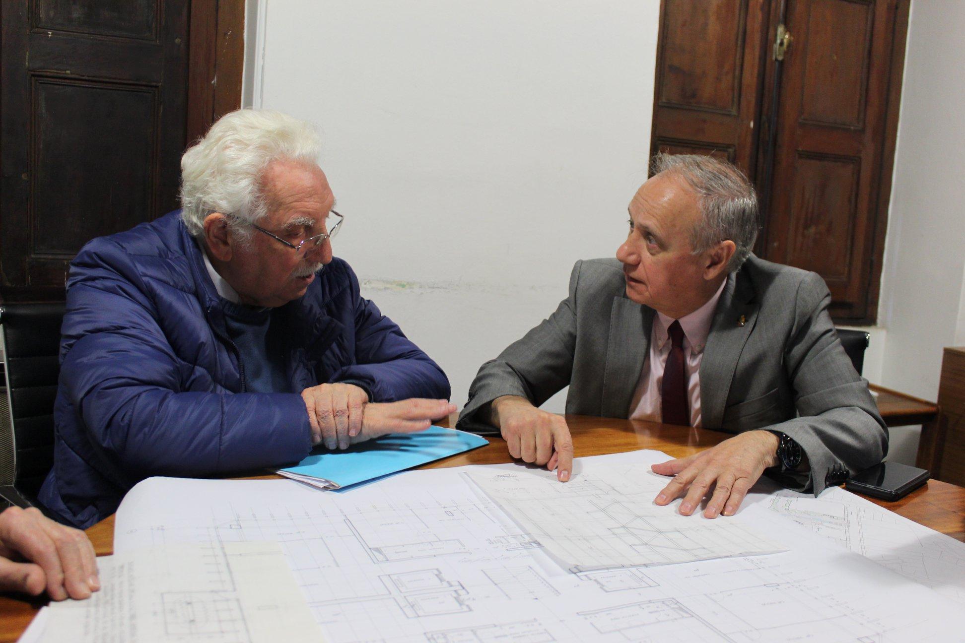 El arquitecto Miguel Lawner valoró ampliamente la iniciativa emprendida por la FAU, la que calificó de "muy inteligente".