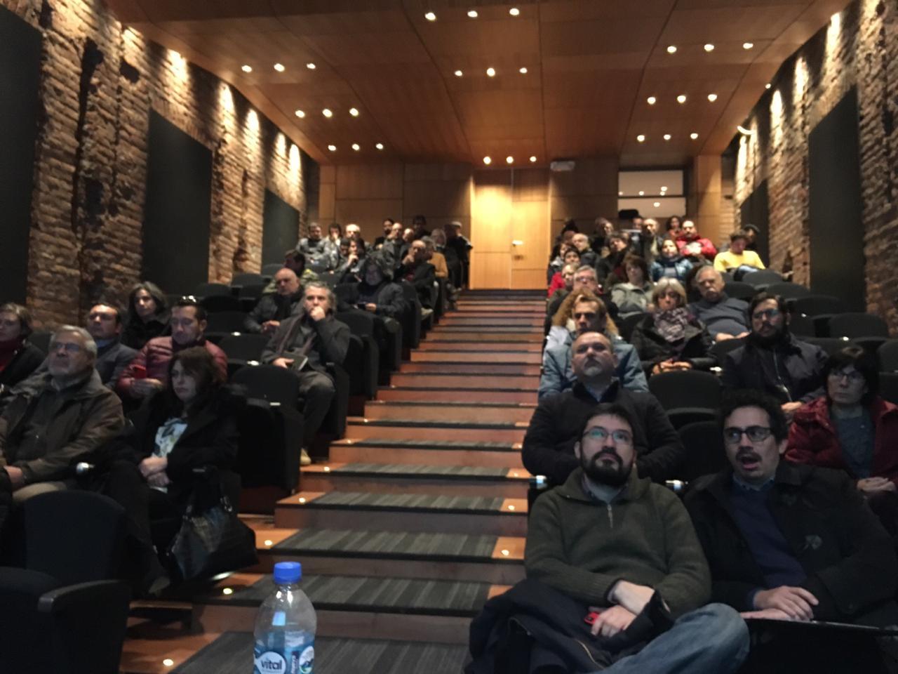 A la cita asistieron académicos de cada uno de los Departamentos, Carreras e Institutos de la Facultad, para escuchar las ponencias y participar de los distintos debates que éstas provocaron.